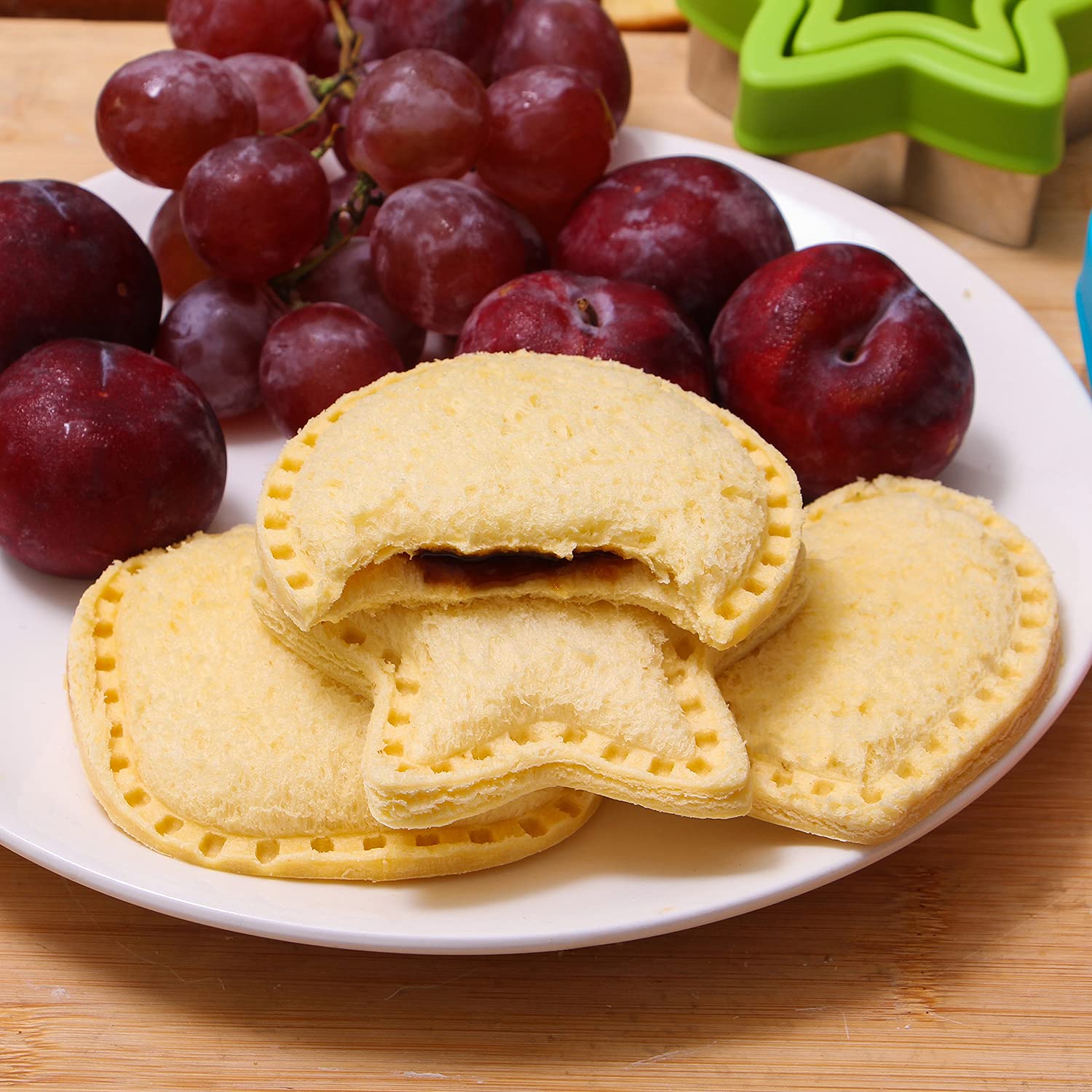 Bakingworld Sandwich Cutter And Sealer,Set Of 4 Bread Sandwich Decruster Pancake Maker Diy Cookie Cutters For Kids Bento Box,Rou
