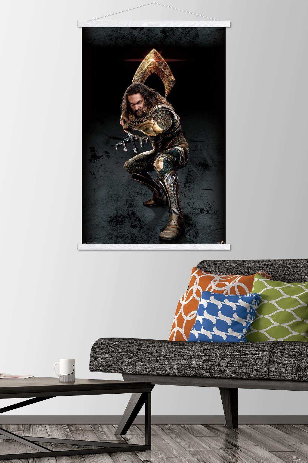 Trends International Dc Comics Movie - Justice League - Aquaman Wall Poster, 22.375'' X 34'', Print And White Hanger Bundle