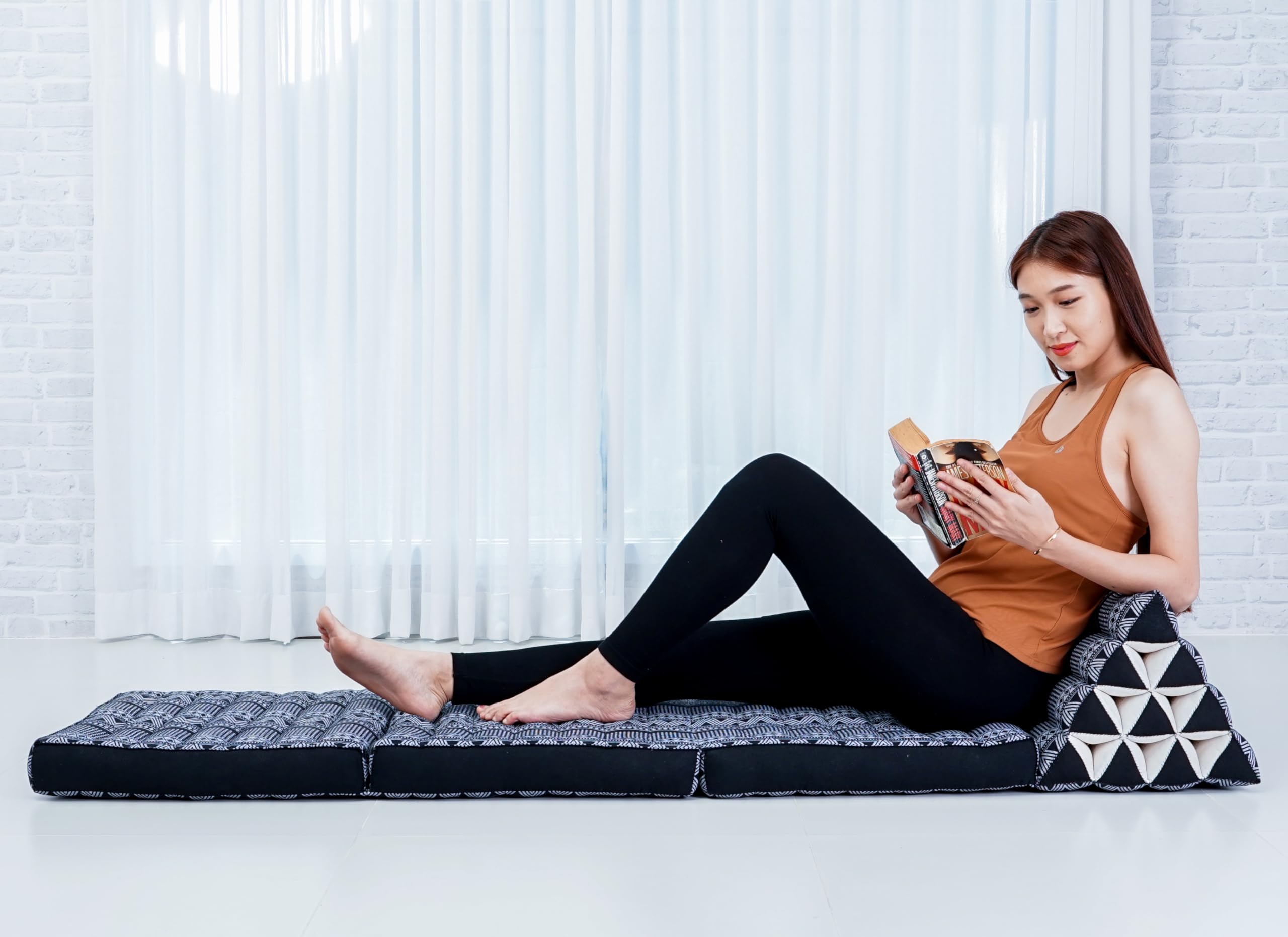 Leewadee - Comfortable Japanese Floor Mattress - Thai Floor Bed With Triangle Cushion - Futon Mattress - Thai Massage Mat, 67 X