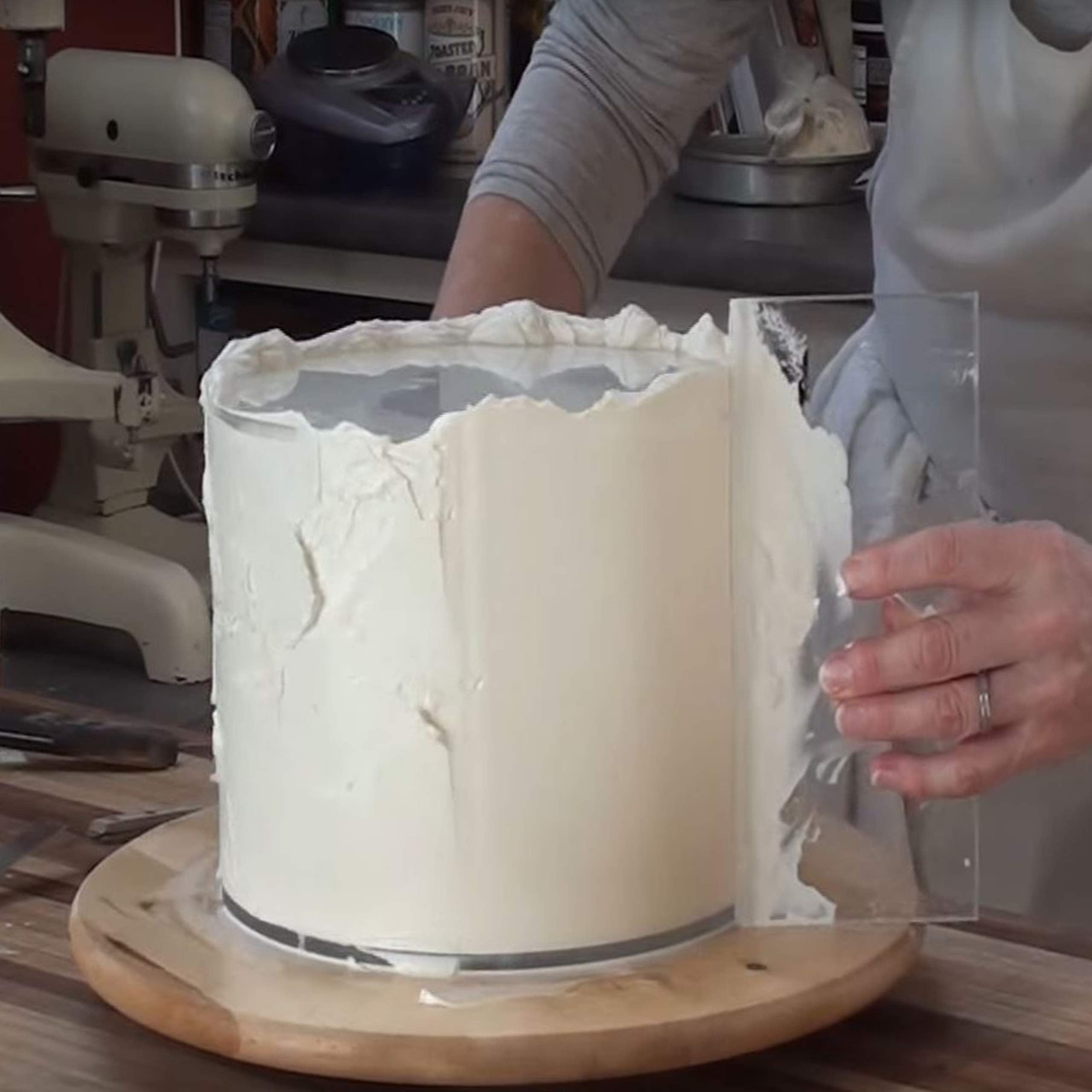 Cakesafe - 2-6.5    Clear     Acrylic Disks - Perfect Icing Tool To Smooth The Buttercream On Your Cakes