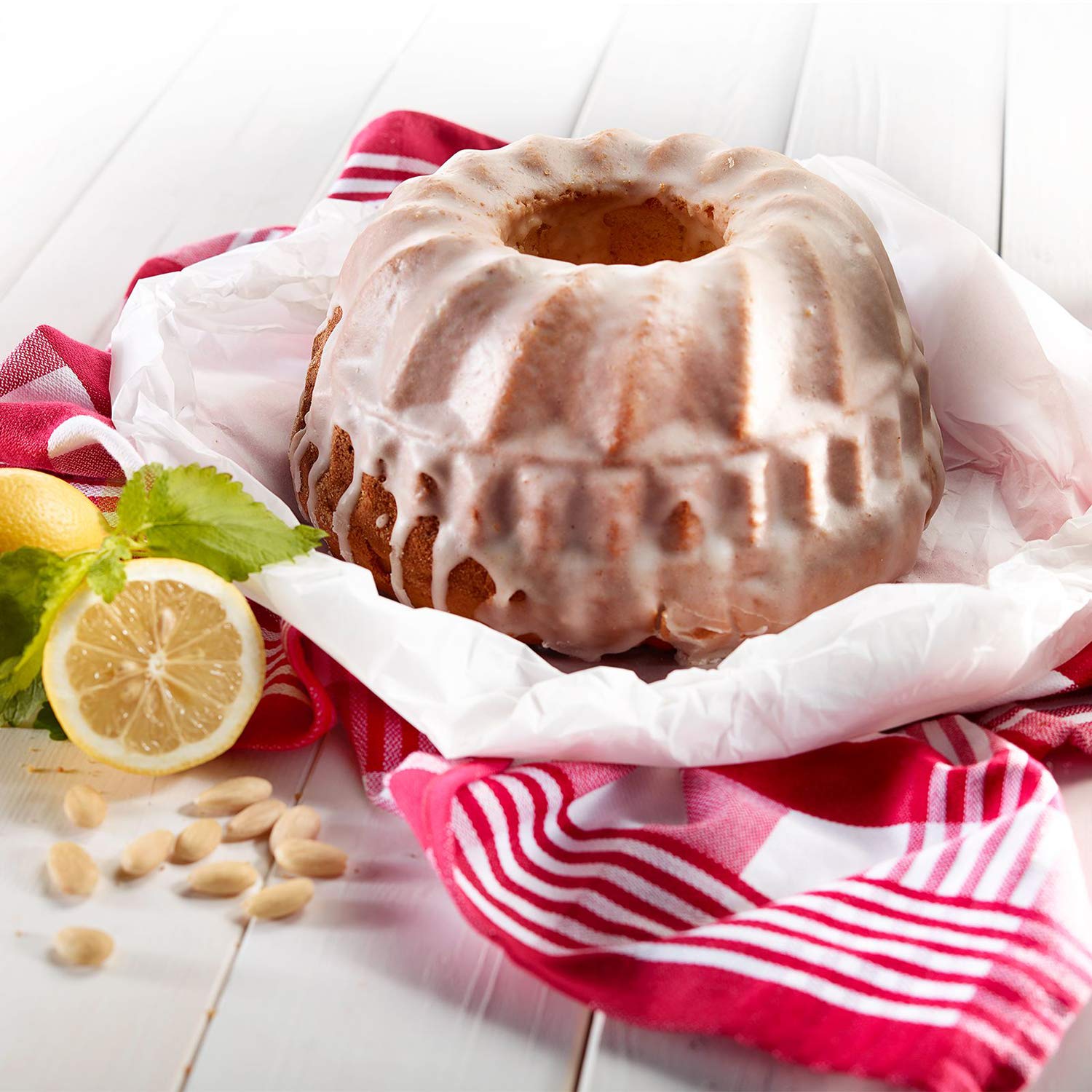 Westmark 8.5'' Nonstick Fluted Tube Cake Pan, Gray