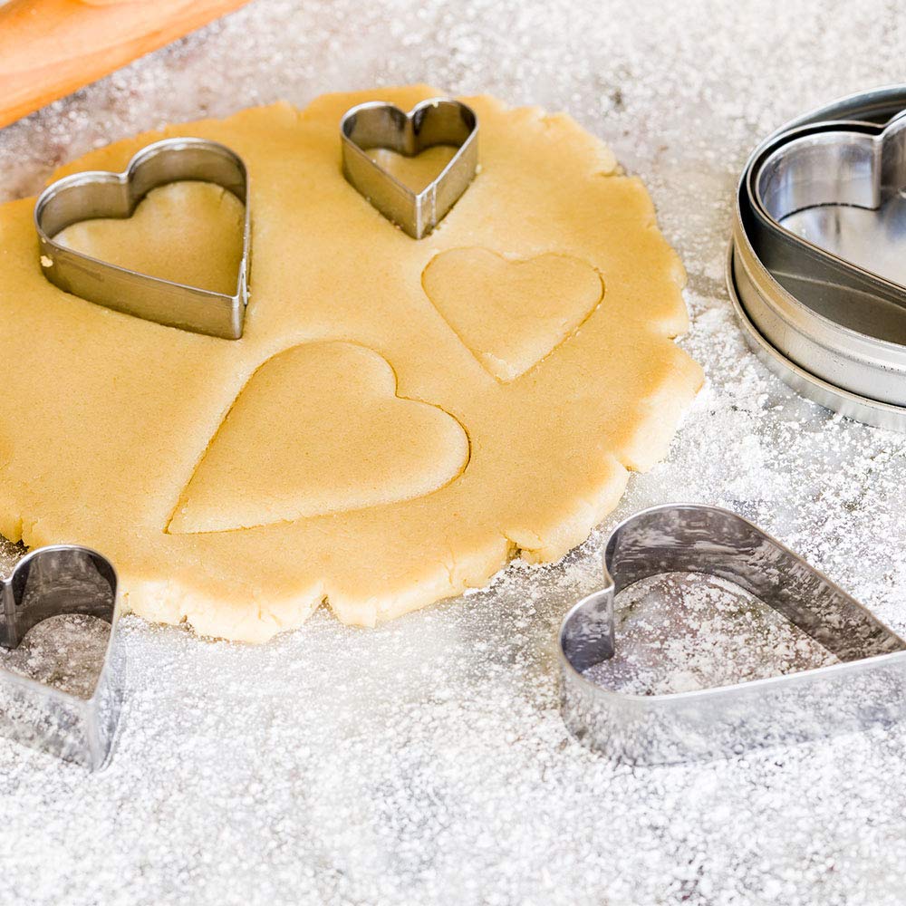 Restaurantware Pastry Tek 6-Piece Heart Cookie Cutters 1 In Tin Box Heart Shaped Cookie Cutter Set - Mulitple Shapes Precise Out