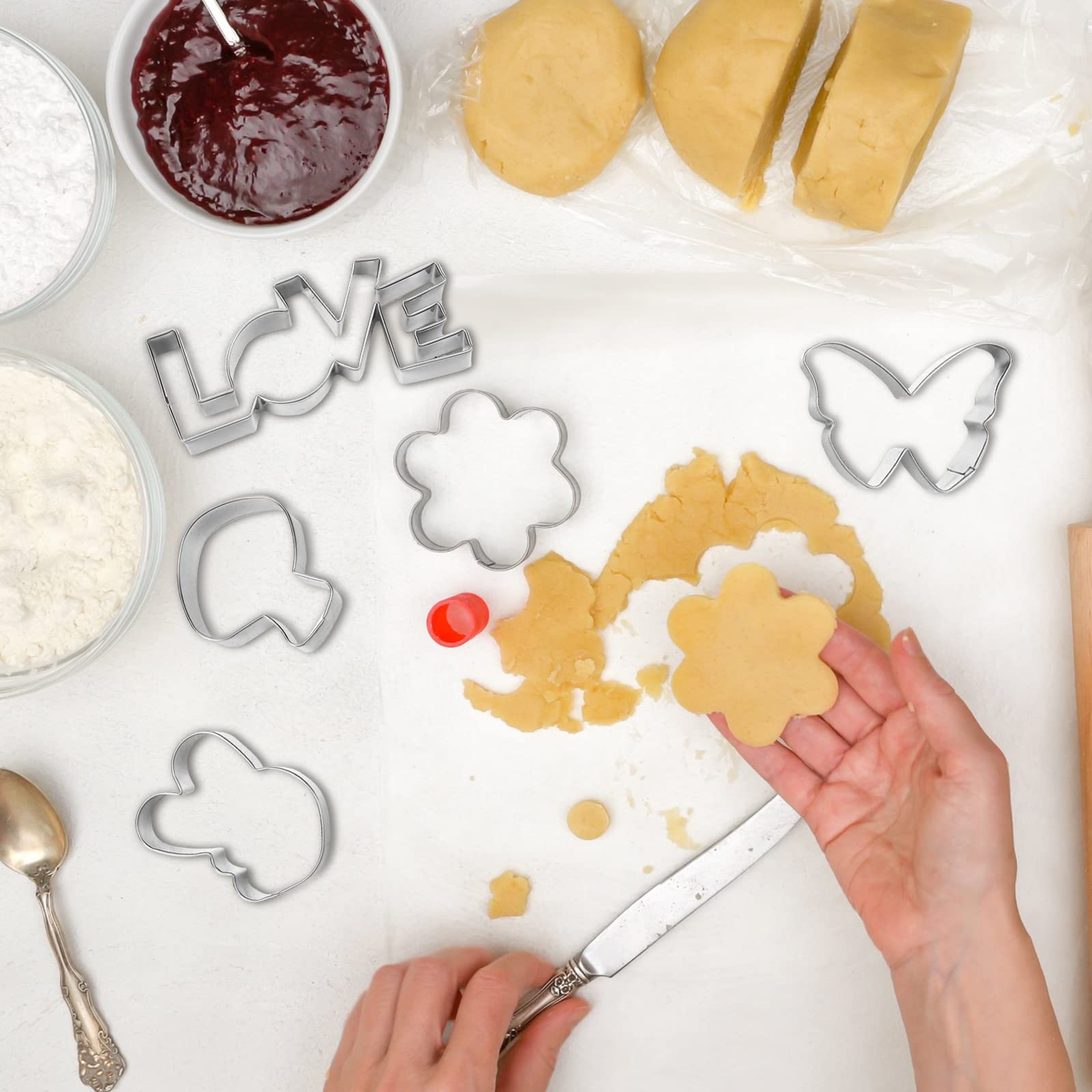 12 Pcs Back To School Groovy Cookie Cutters Set Stainless Steel Cookie Molds Bus Butterfly Heart Flower Cookie Cutters Kitchen B