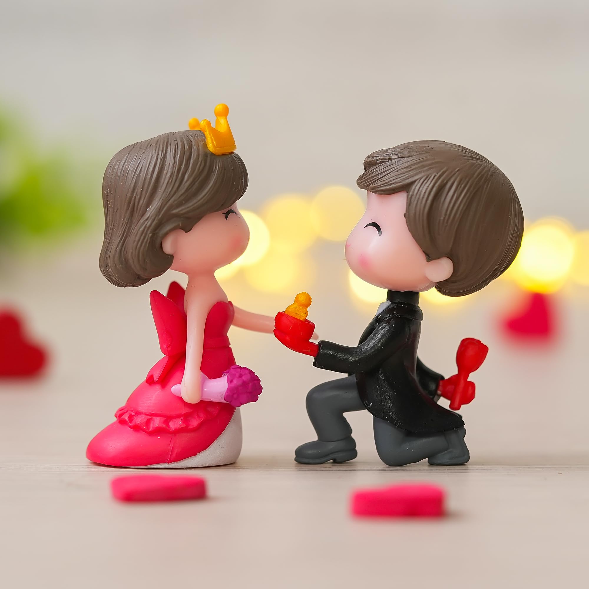Ecraftindia Cute Couple Statue Boy Proposing Girl Miniature Showpiece Valentine Gift For Girlfriend Boyfriend Husband Wife Her H