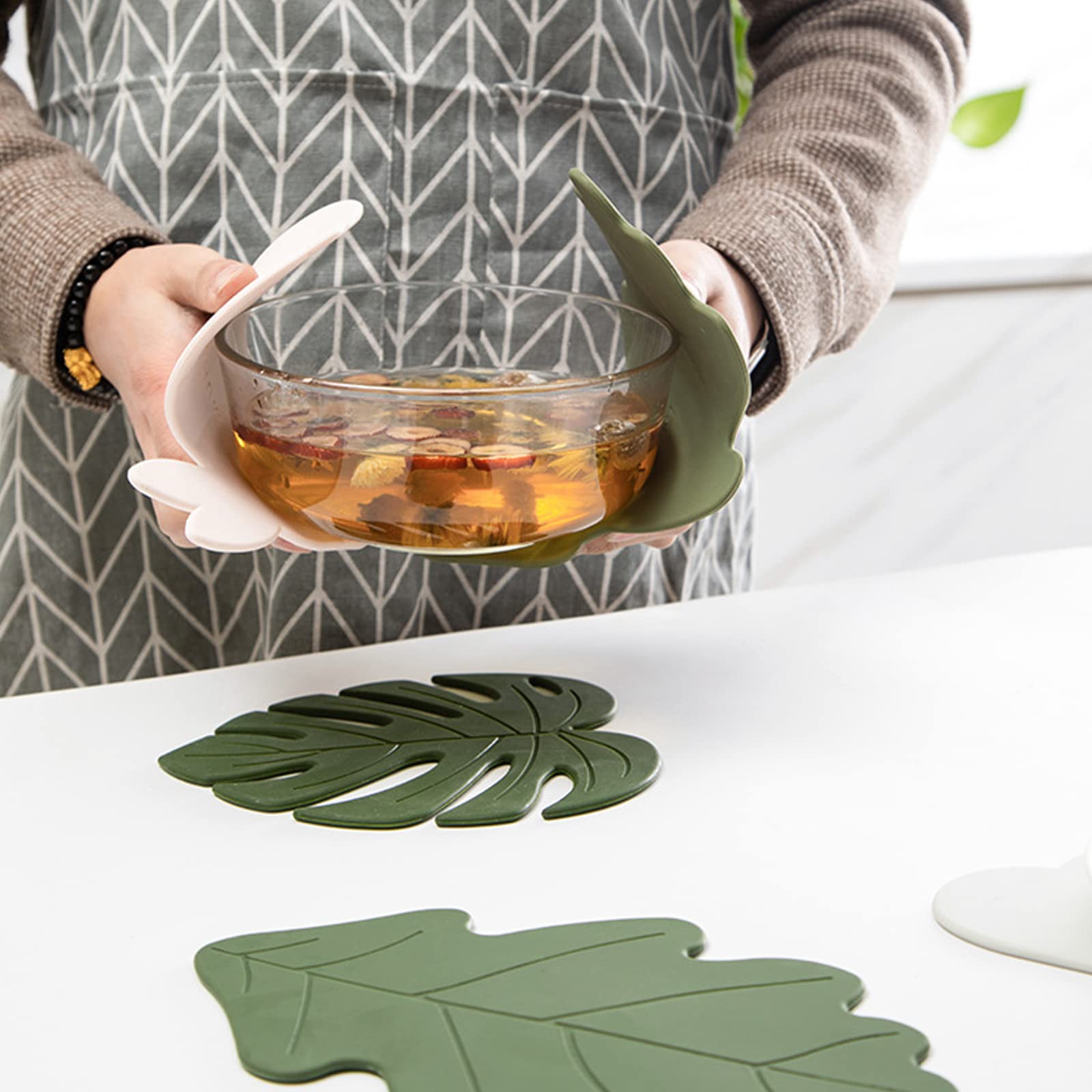 Silicone Trivet Mat Set Of 2, Monstera Hot Pot Holder Hot Pads For Table And Countertop, Soft Rubber Multi-Use Trivets For Pots