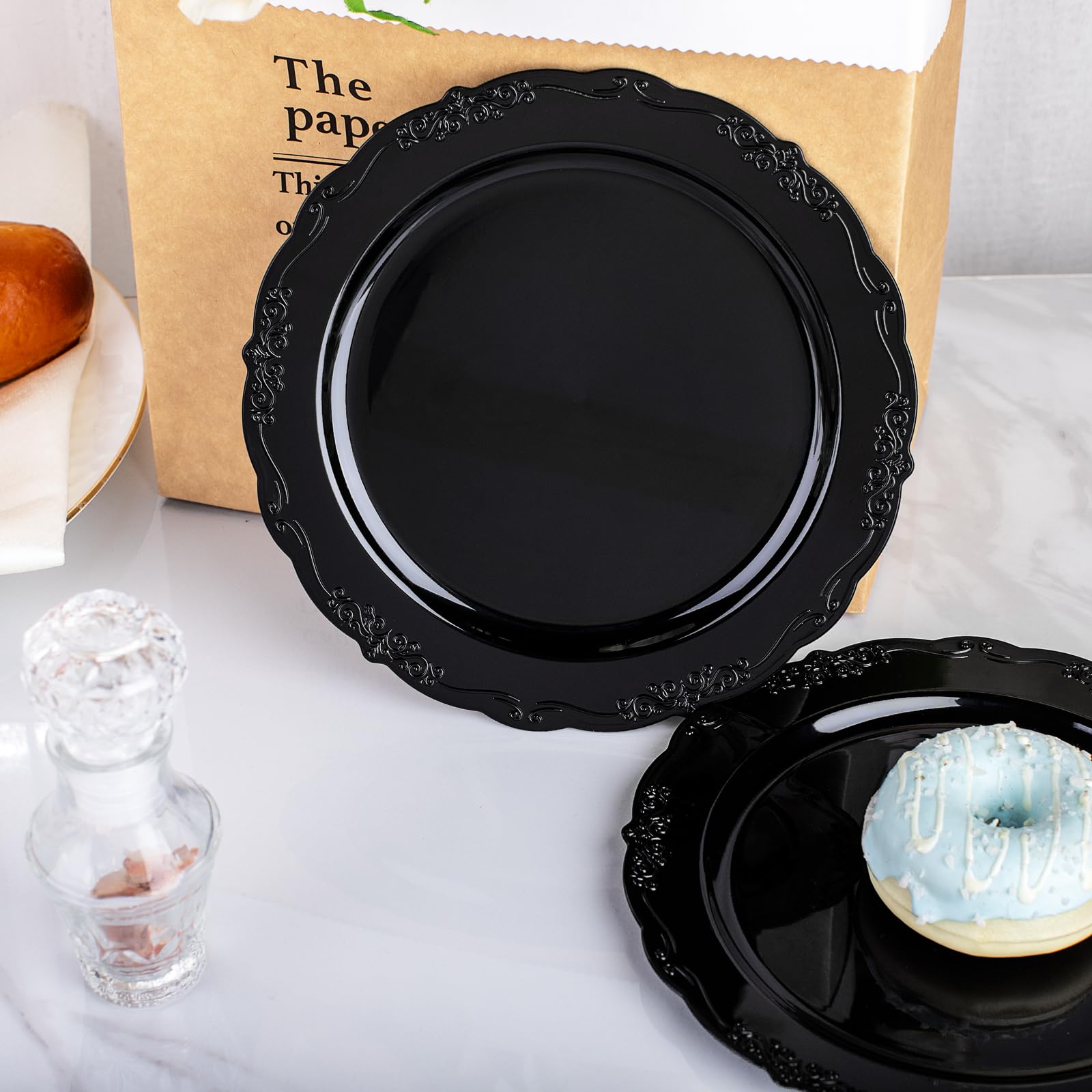 Dayammi 60Pcs Black Plastic Plates, Heavy Duty Black Disposable Plates Premium 7.5 Inch Black Dessert Cake Salad Appetizer Plate