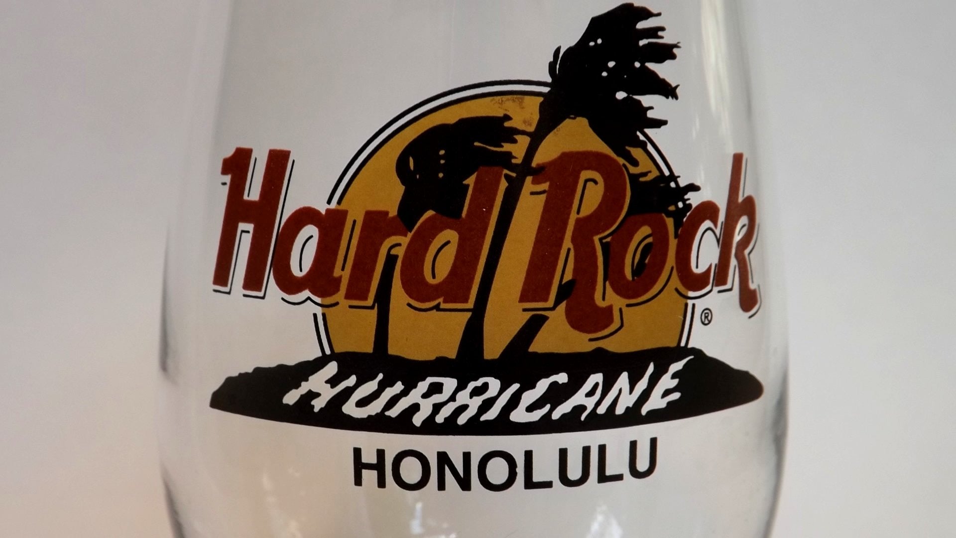 Hard Rock Cafe '' Honolulu '' Pilsner Hurricane Glass - 9 1/4''