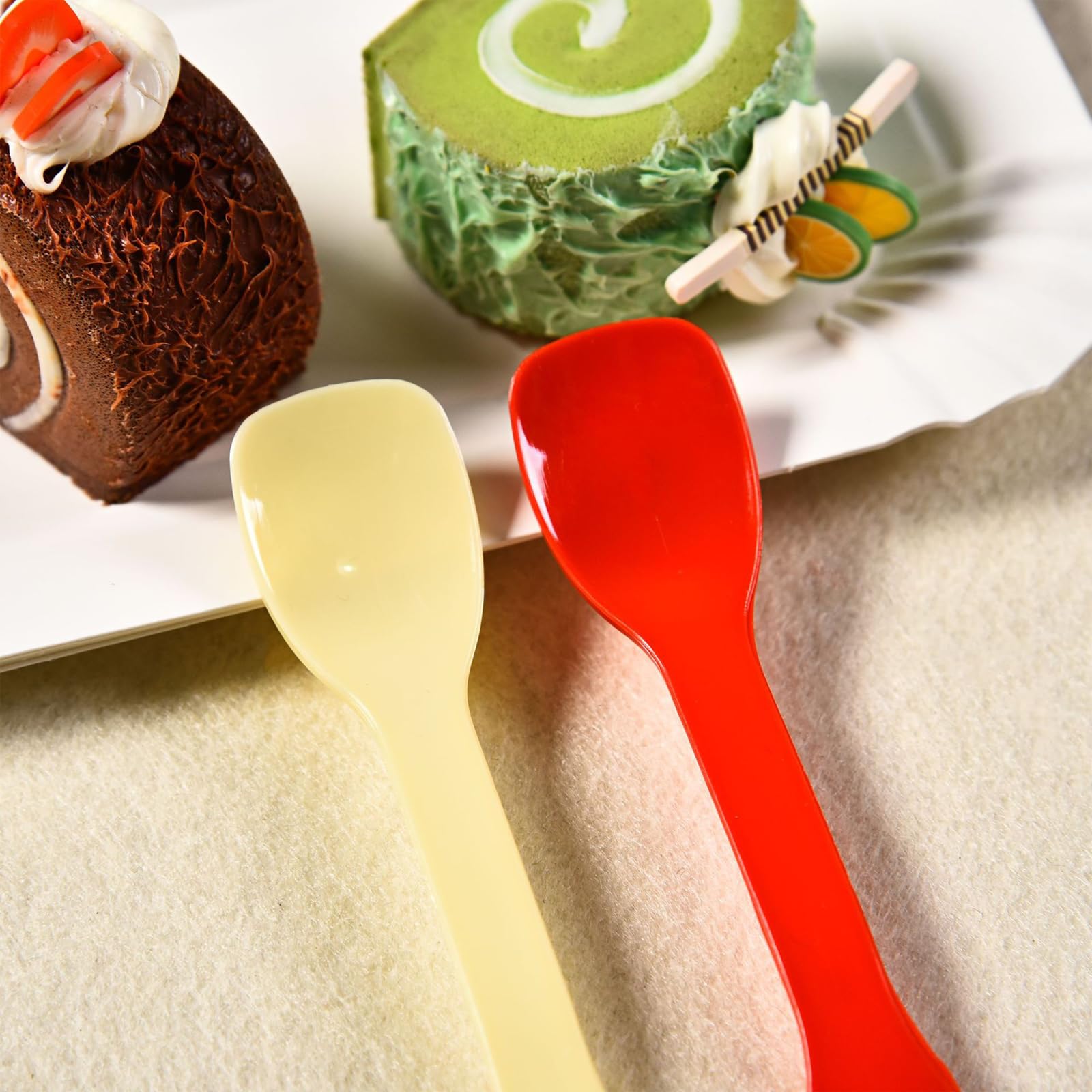 100 Pieces Ice Cream Scoops, Independent Packaging Disposable Cake Spoon, Plastic Yogurt Pudding Spoon, Ice Cream Spoon (Black)