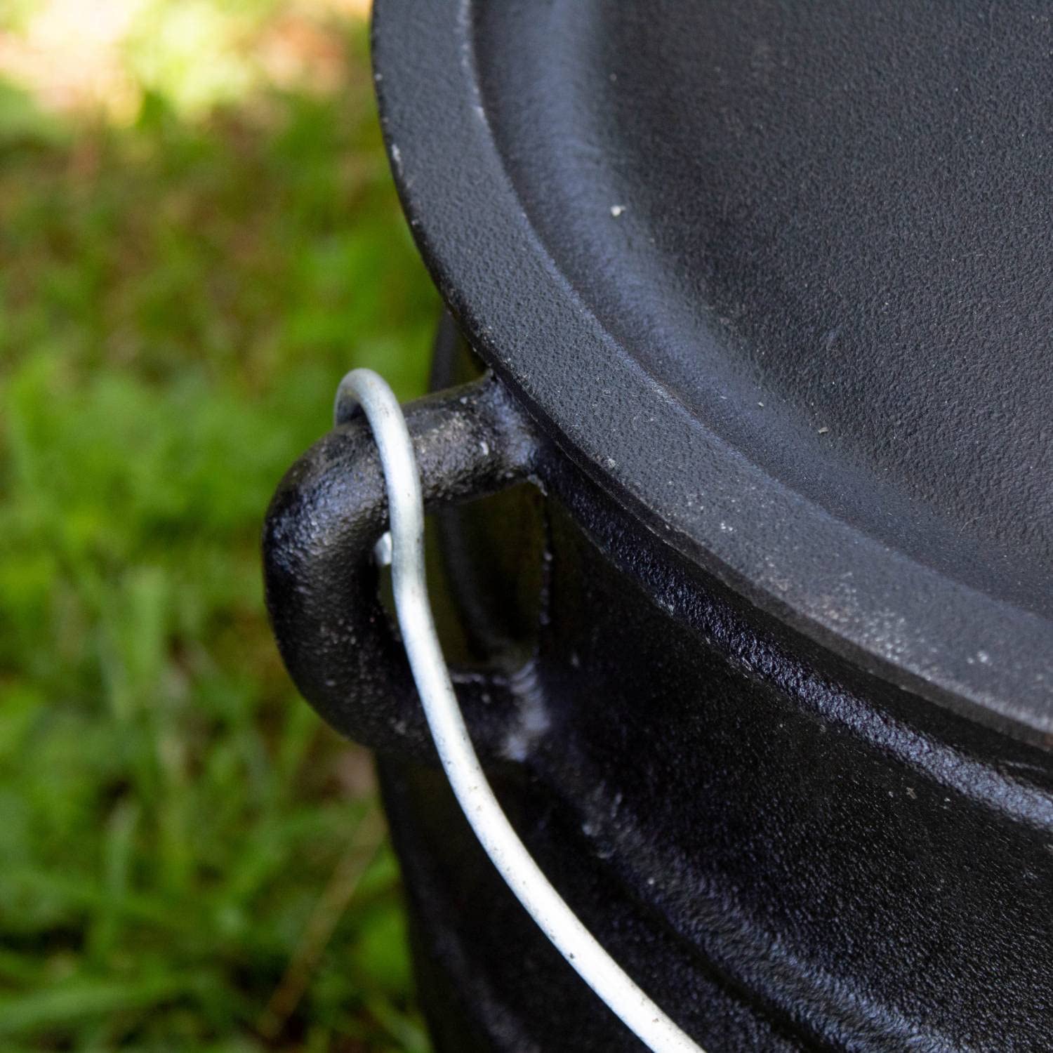 Lehman's Cast Iron Campfire Cooking Kettle Pot, 2 Gallon, 10.5 Inch, Black, with Legs and Lid