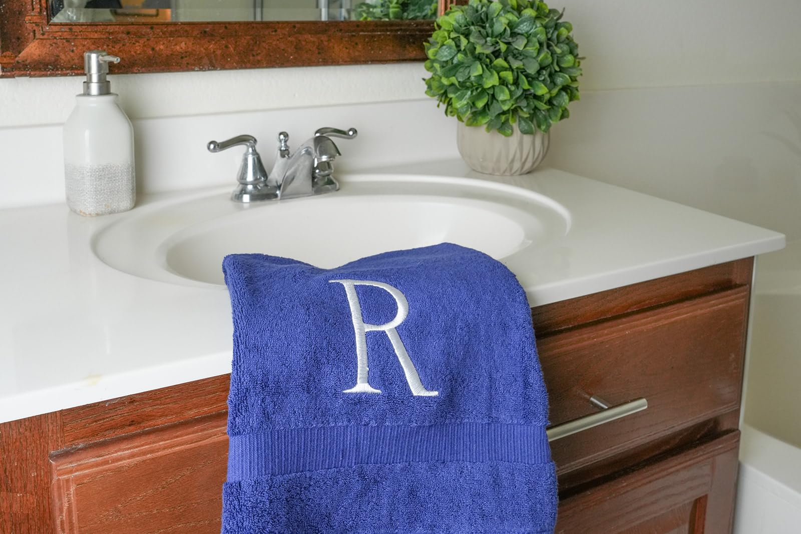 White And Navy Monogrammed Hand Towel - Monogram Initial Hotel Quality Decorative Embroidered Luxury Towel For Powder Room, Spa