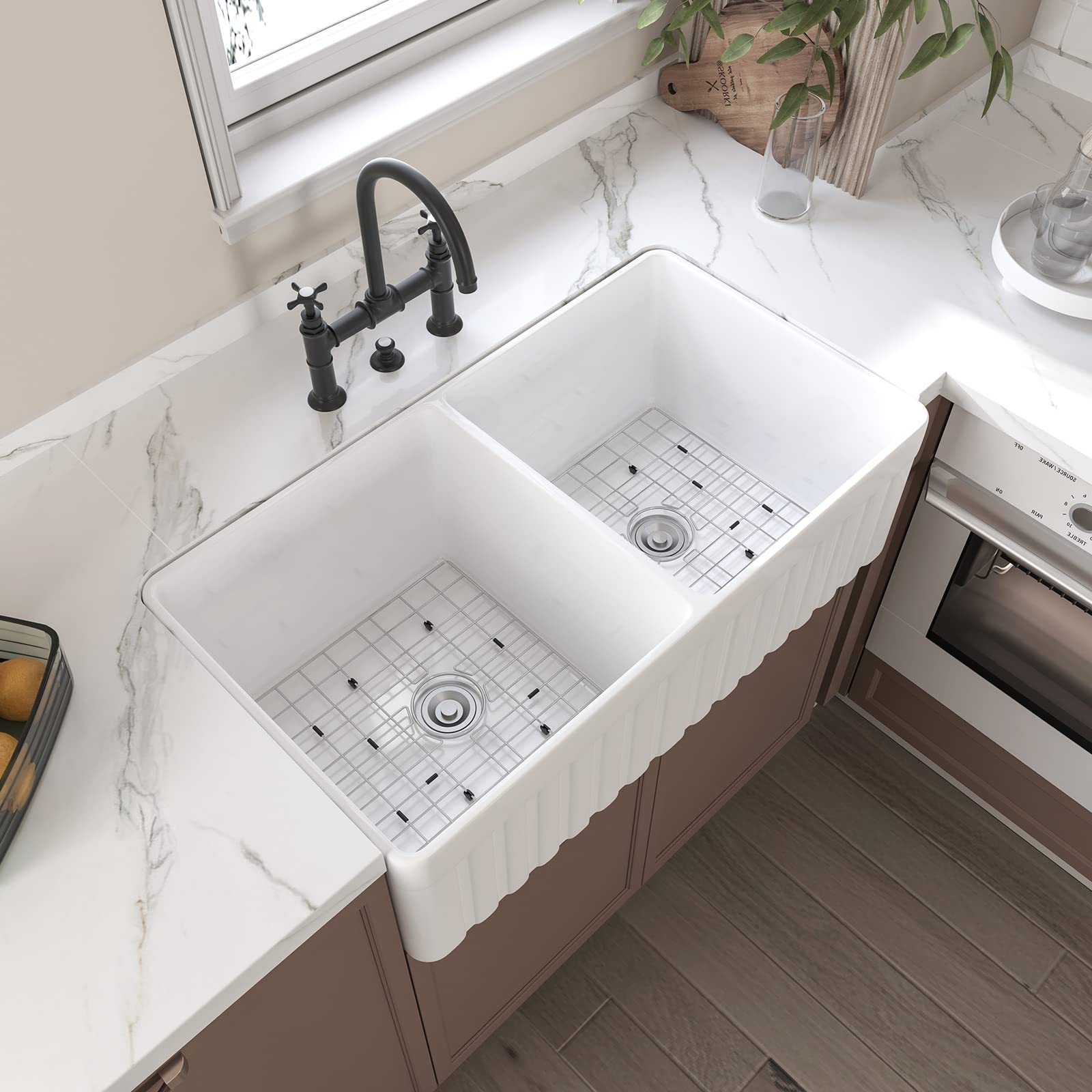 HOROW HRSW Farmhouse Kitchen Sink, 33-inch Double Bowl Sink with Bottom Grid and Strainer,Large Apron-front Ceramic Porcelain Si