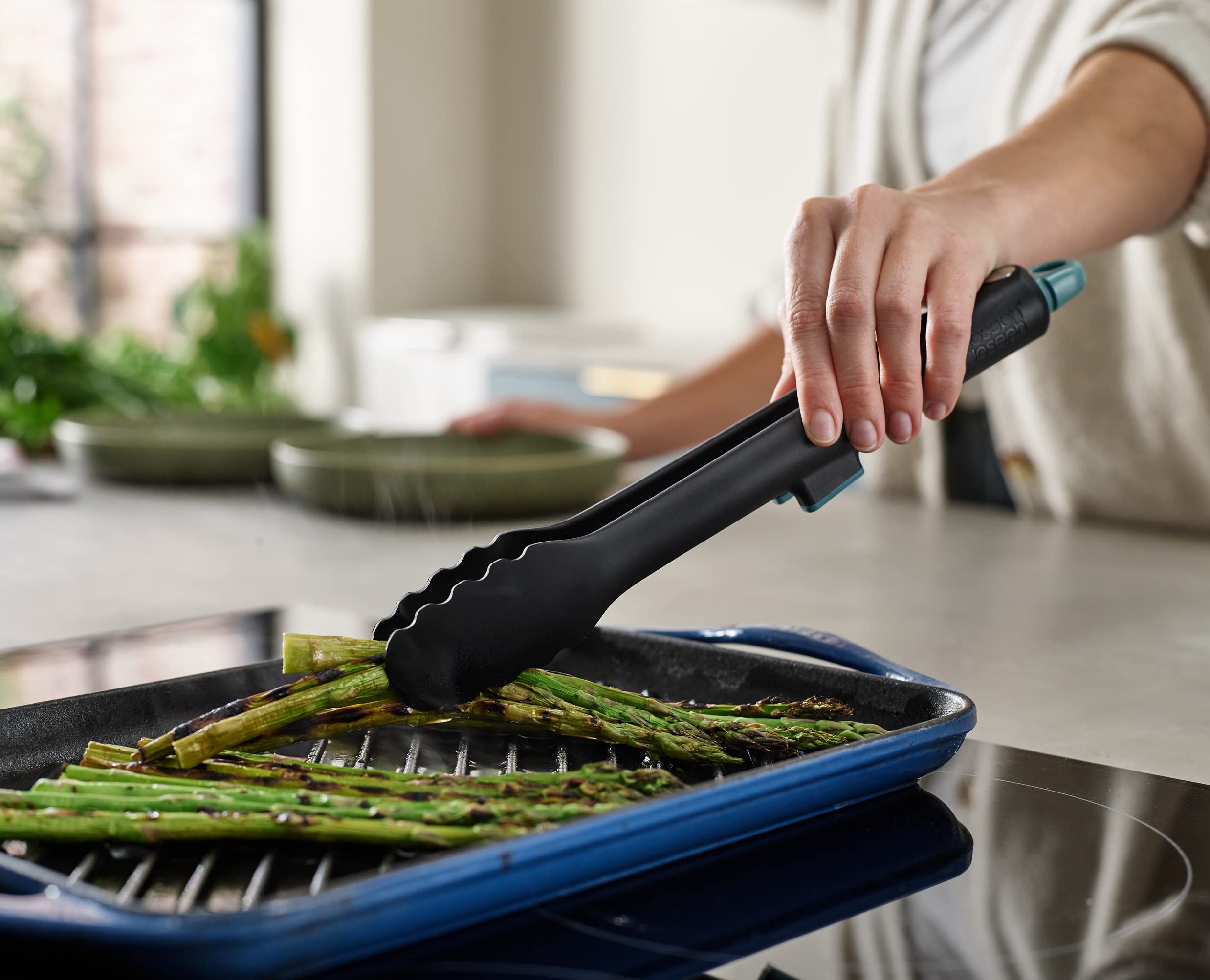 Joseph Joseph Duo Lockable Tongs Hygienic With Integrated Tool Rest & Non-Slip Feet, Suitable For Non-Stick Cookware, Heat-Resis