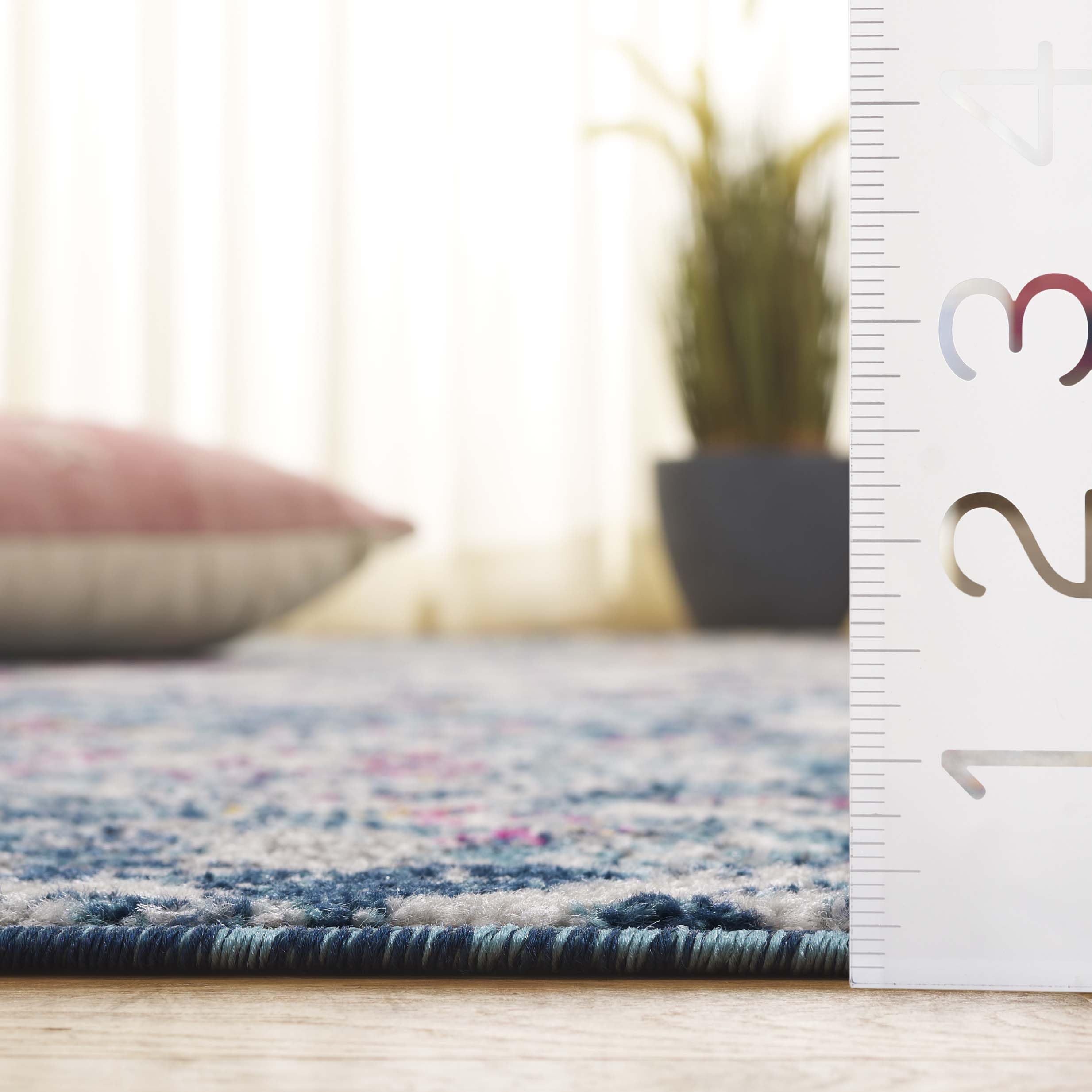 SAFAVIEH Madison Collection Area Rug - 53 Round, Blue & Grey, Non-Shedding & Easy Care, Ideal for High Traffic Areas in The Liv