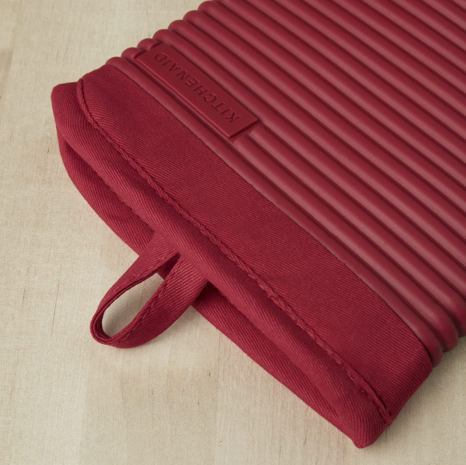 Kitchenaid Ribbed Soft Silicone Oven Mitt Set, 7.5''X13'', Passion Red 2 Count, O2013117Tdka 600