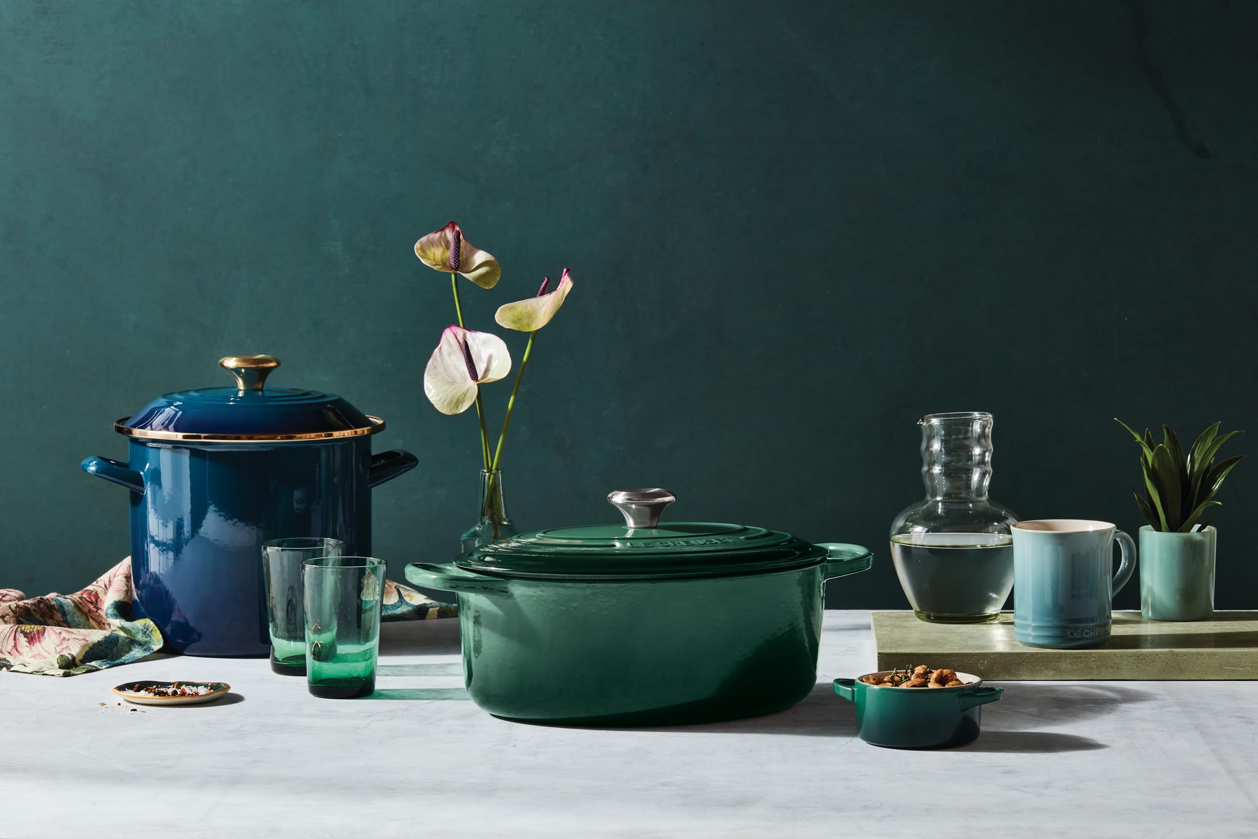 Le Creuset Enameled Cast Iron Signature Oval Dutch Oven, 6.75 Qt., Artichaut