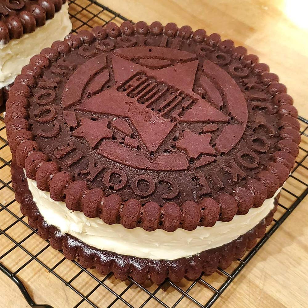 2Pcs Giant Sandwich Oreo Big Cookie Cake Pan 9 Inch Rock Star Bread Baking Silicone Mold (Set Of 2, Random Color)