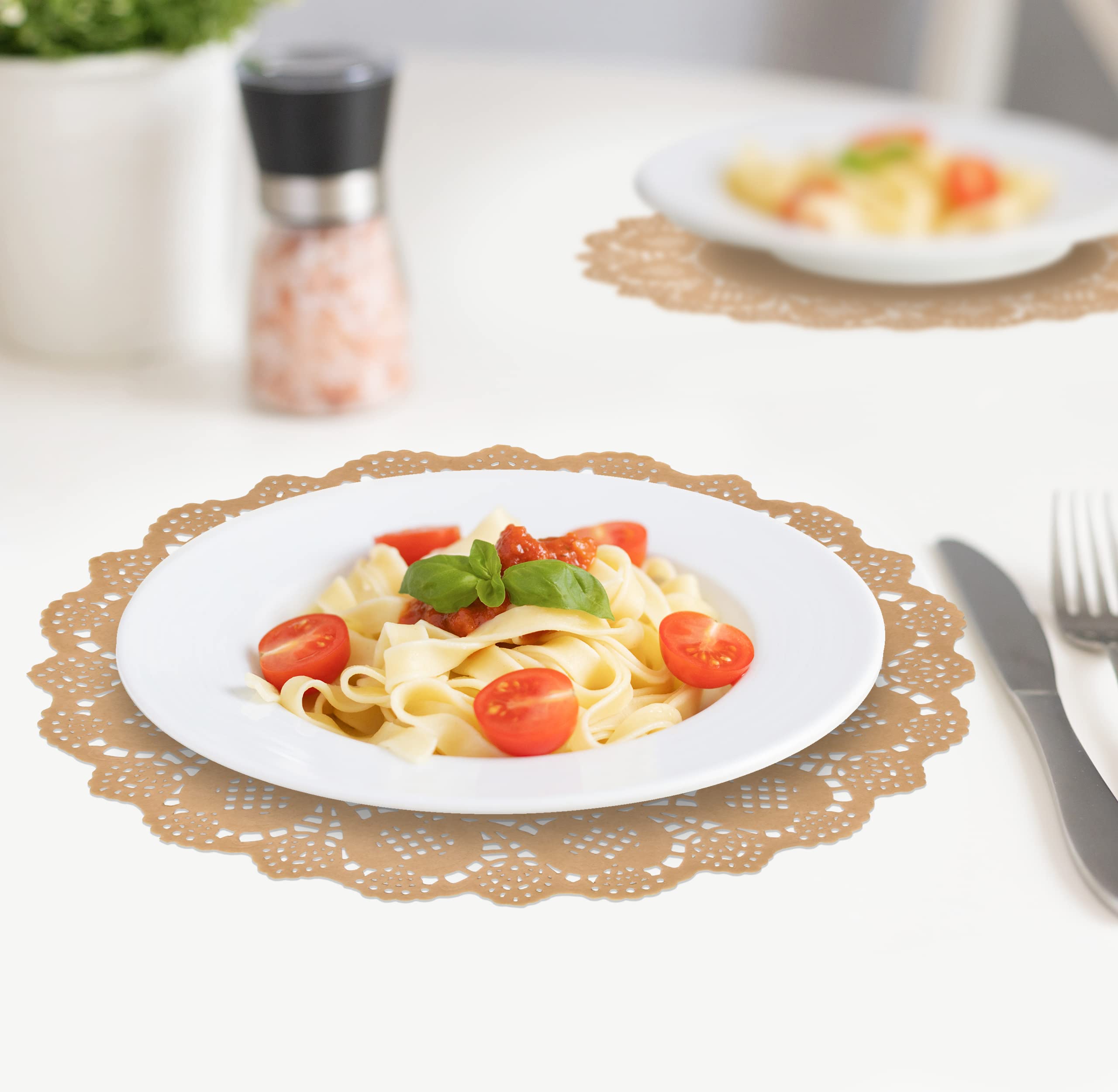 Gift Boutique 300 Pack Rustic Round Paper Place Mats 12 '' Disposable Light Brown Kraft Doilies Lace Scallop Doily For Cakes Des