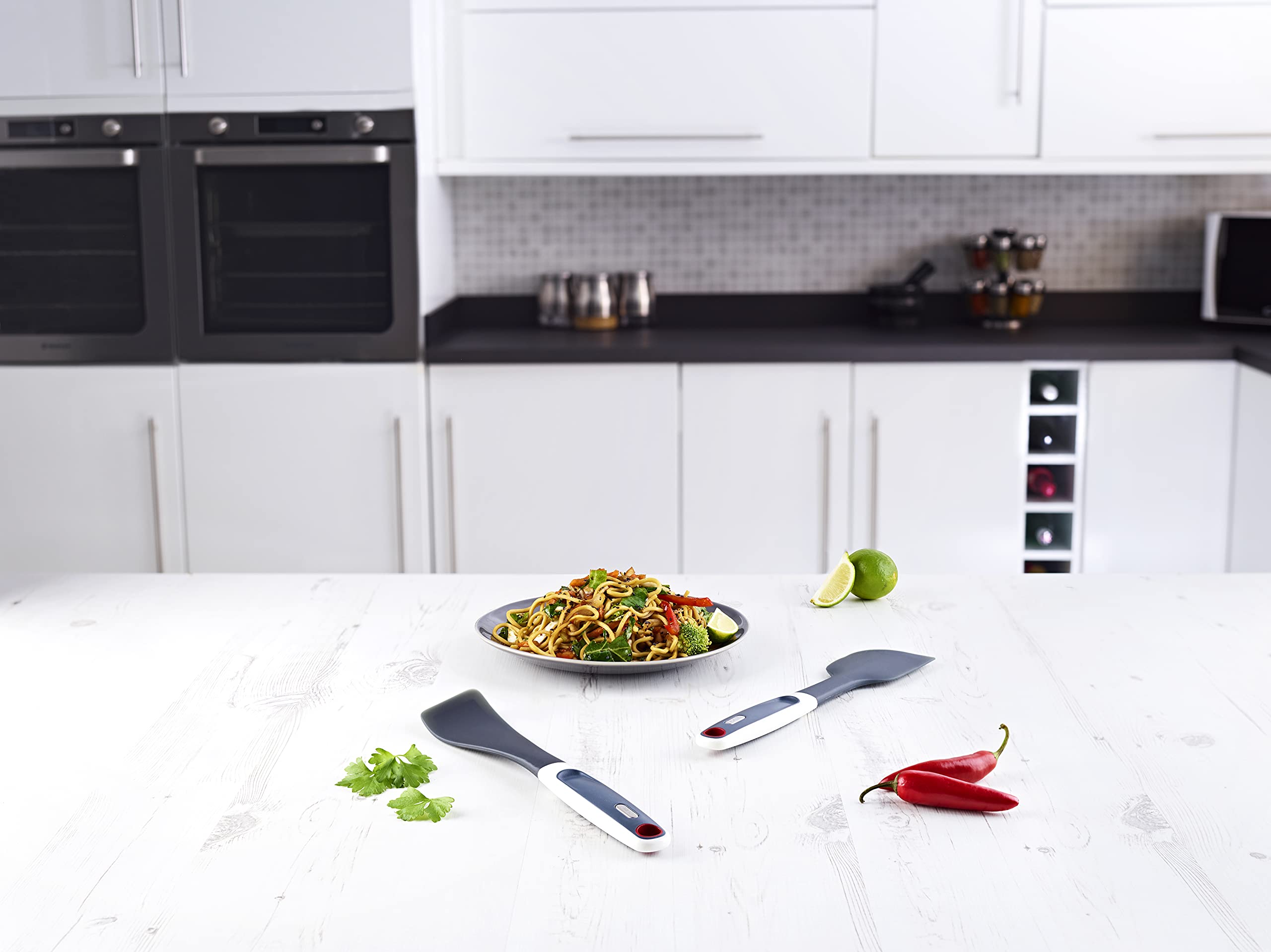 Zyliss Easy Lift Turner Silicone Spatula - Angled Head For Easy Food Turning - 11.5In Rubber Spatula For Frying Pan & Stir Fry C