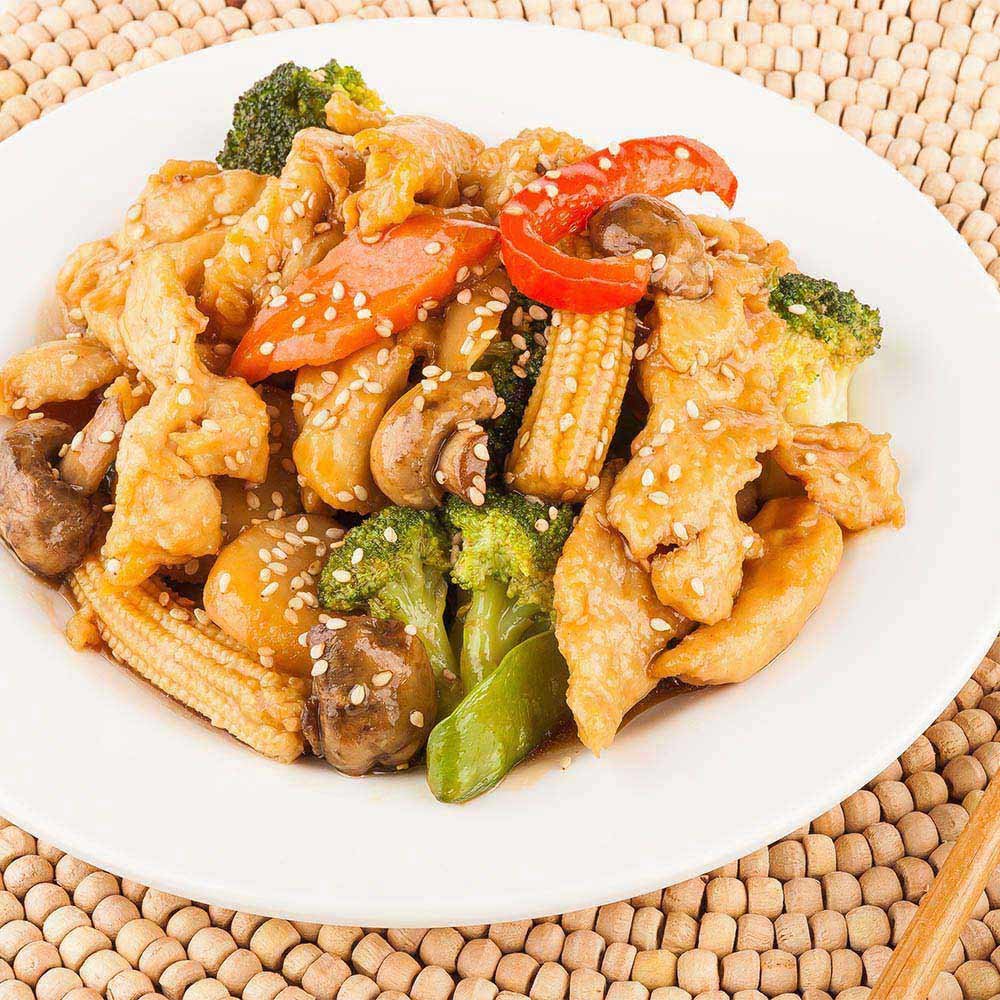 Restaurantware Voga 10 X 10 X Inch Serving Plates 10 Round Dinner Plates - Wide Rim Top Rack Dishwashable White Melamine Serving