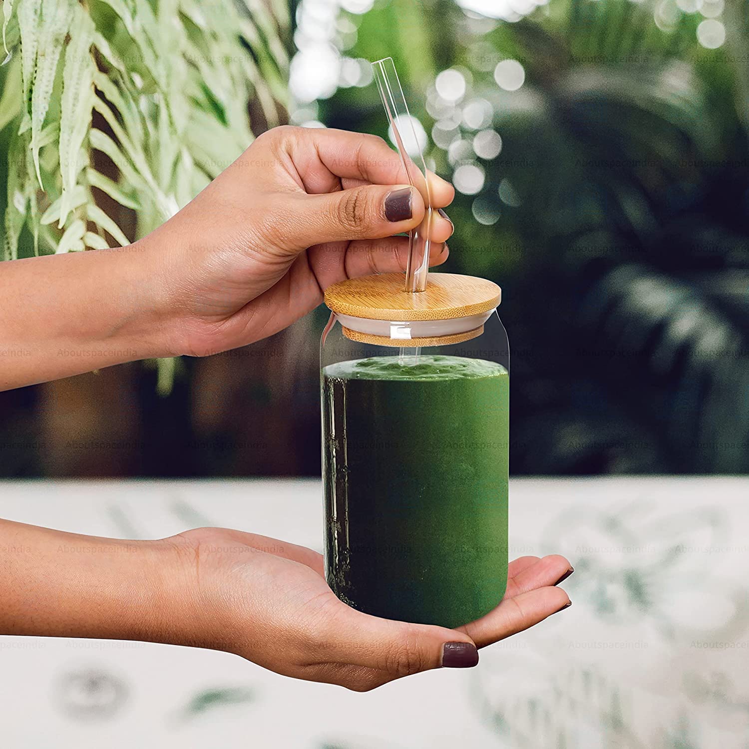 KiKiluxxa Round Glass Tumbler Can with Straw and Lid - 540ml - Pack of 4 - Glass Sipper with Straw for Fruit Juice Milk Mug