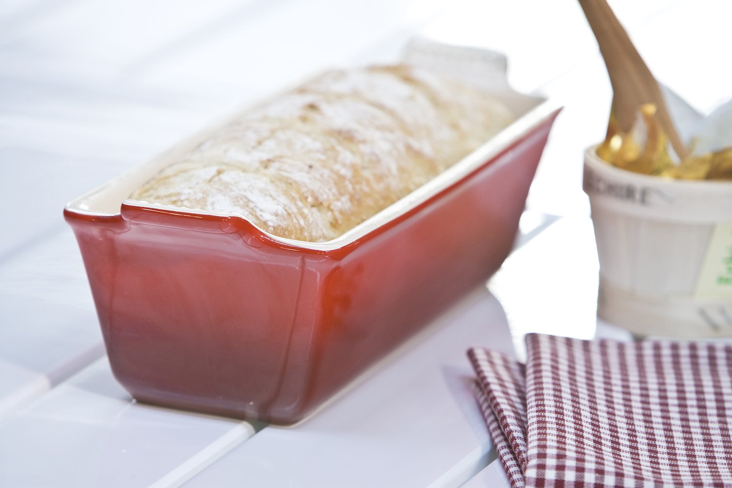 Le Creuset Stoneware Heritage Loaf Pan, 9'' X 5'' X 3'' (1.5 Qt.), Cerise