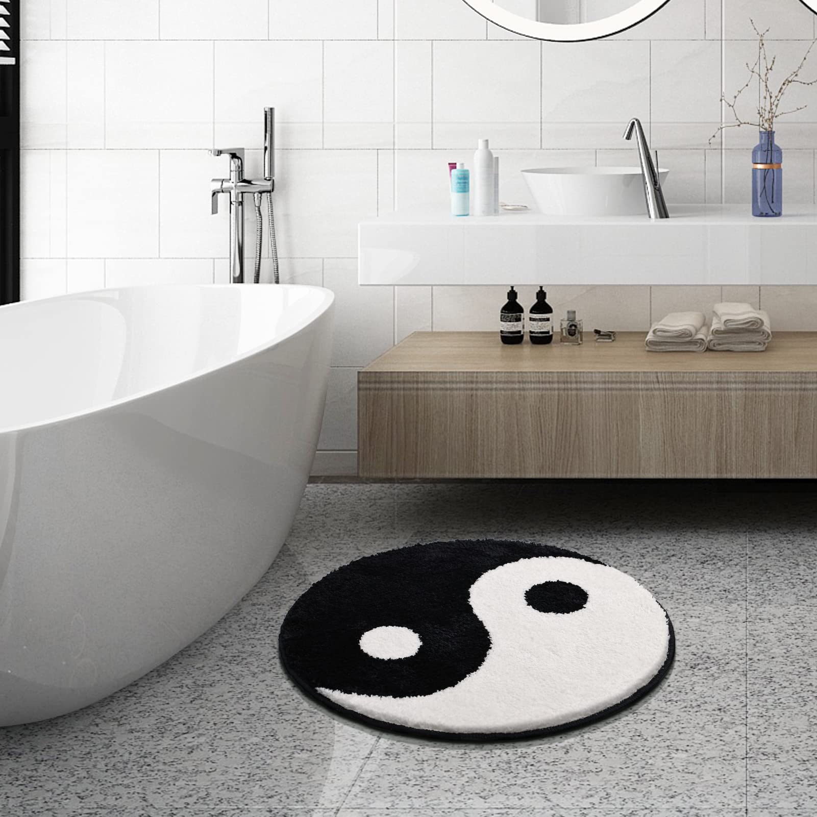 TRUEDAYS Yin Yang Bath Mat for Bathroom Floor  Circle Black and White Anti Slip Bath Rug  Round Ultra Soft and Fluffy Machine Washable Bathroom Rugs