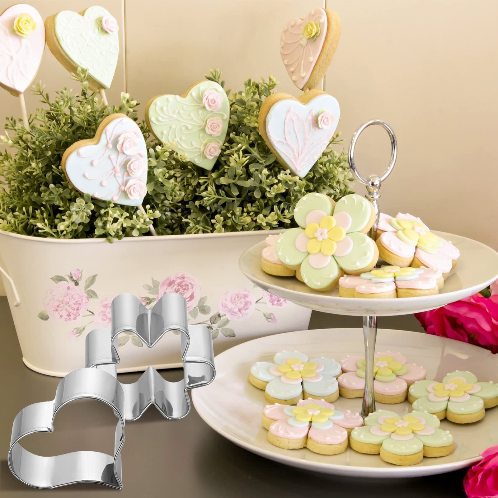 12 Pcs Back To School Groovy Cookie Cutters Set Stainless Steel Cookie Molds Bus Butterfly Heart Flower Cookie Cutters Kitchen B