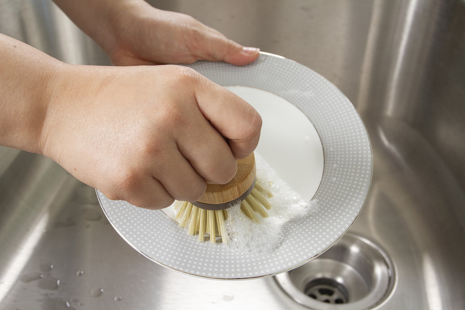 Evriholder Mini Scrub Brush Dish Scrubber Made Of Sustainable Bamboo And Recycled Plastic