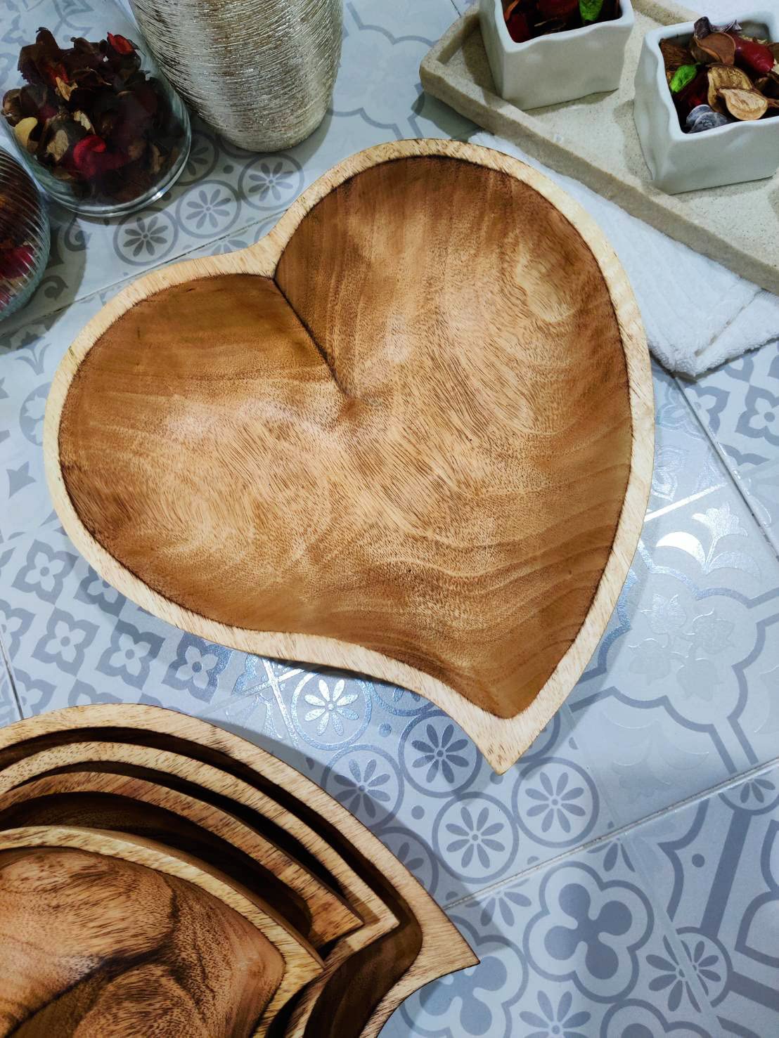 Witnystore 12 '' Heart Curved Shaped Bowl - Functional And Collectible Bowl - Handcrafted Wooden Bowl For Serving Candy Nuts Des