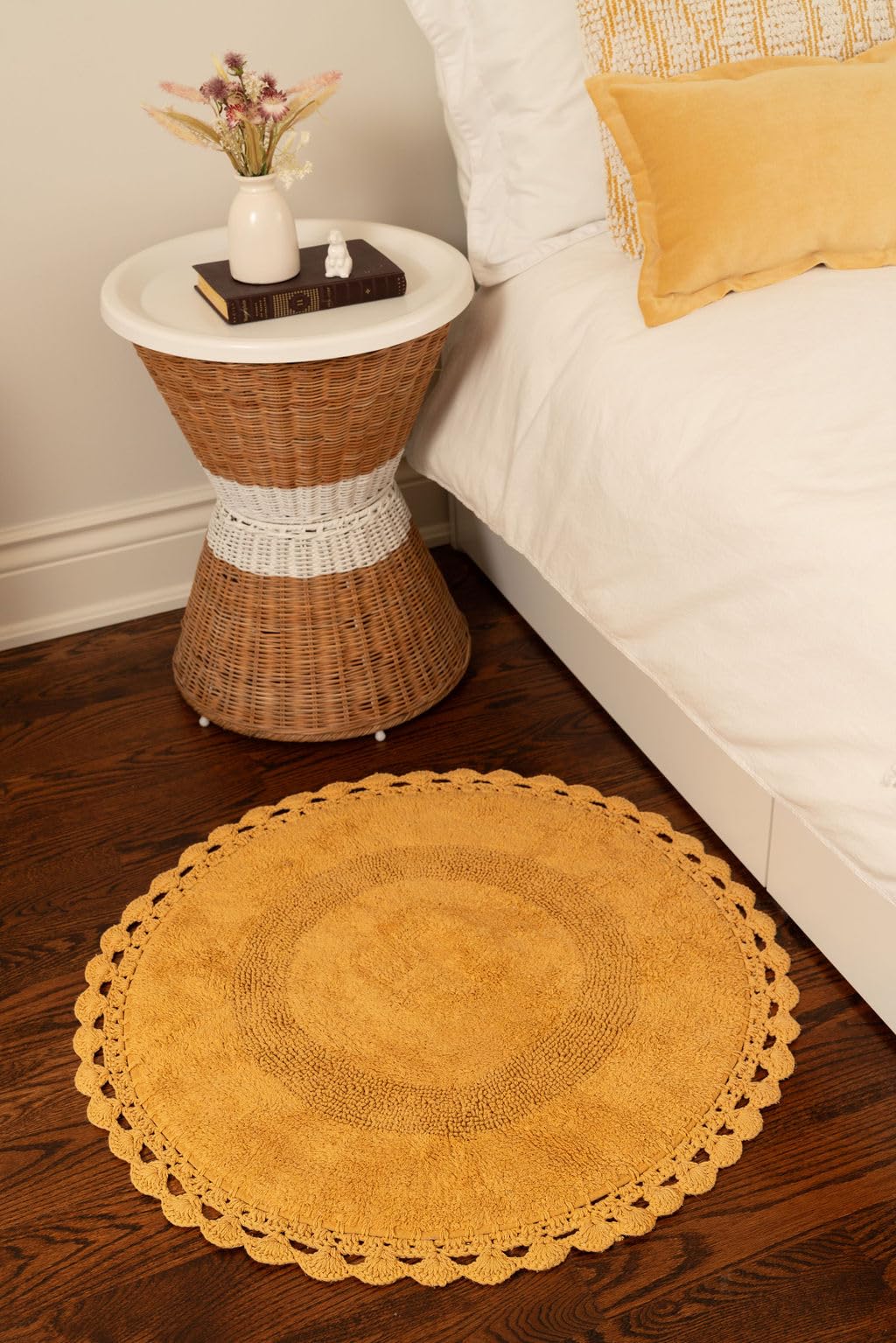 Bien Beau Round Bohemian Bathroom Rug With Crochet Contour. 100% Cotton, Reversible Round Boho Bedroom Rug-Boho Bathroom Decor-S