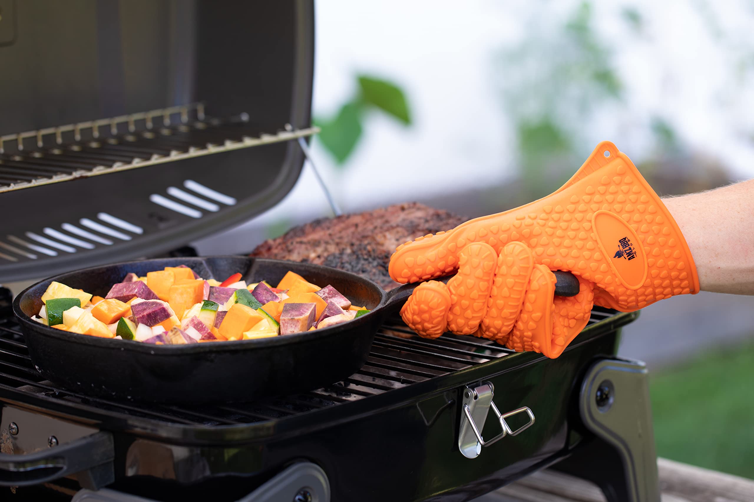 AMZ BBQ CLUB - Meat Claws Bbq Grill Accessories Set - 2 Silicone Gloves  Claws For Pulled Pork  BBQ Thermometer - Perfect Smoker Accessories Grilling Tools Gift Set For (Orange Glove-Thermometer-Claw)