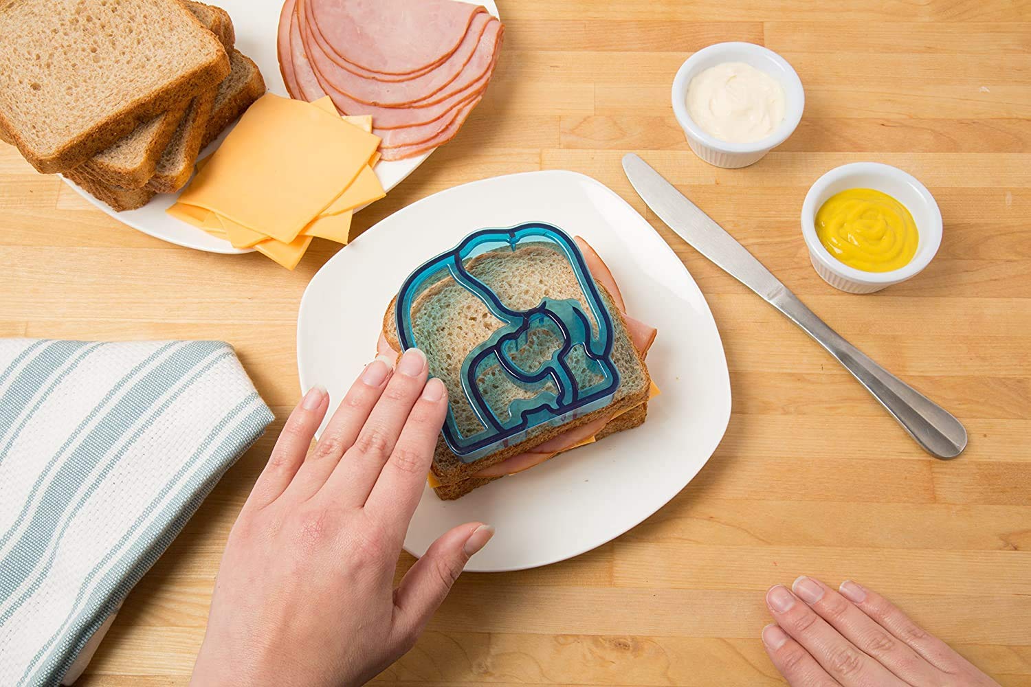 Sandwich Cutters For Kids, 4 Pk - Cute Bread Crust & Cookie Cutters With Butterfly, Star, Dinosaur & Elephant - Great For School