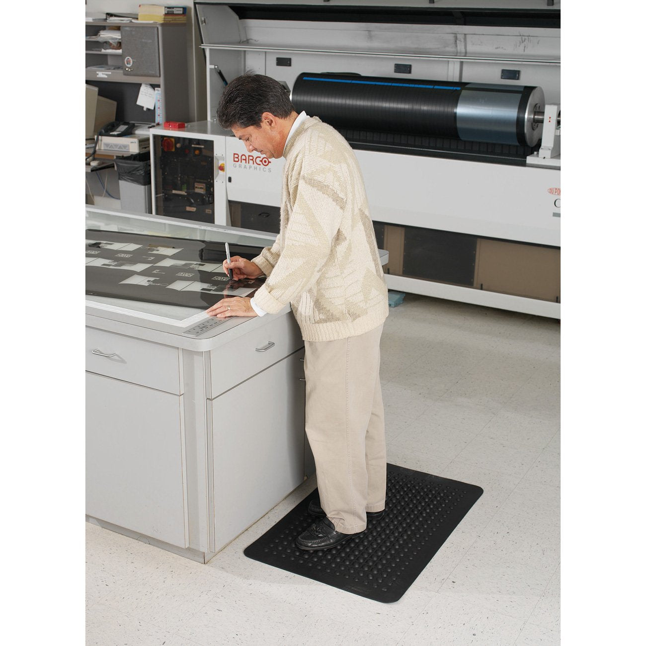 Genuine Joe 70373 Anti Fatigue Mat, Rubber, Beveled Edge, 3-Ft X5-Ft , Black