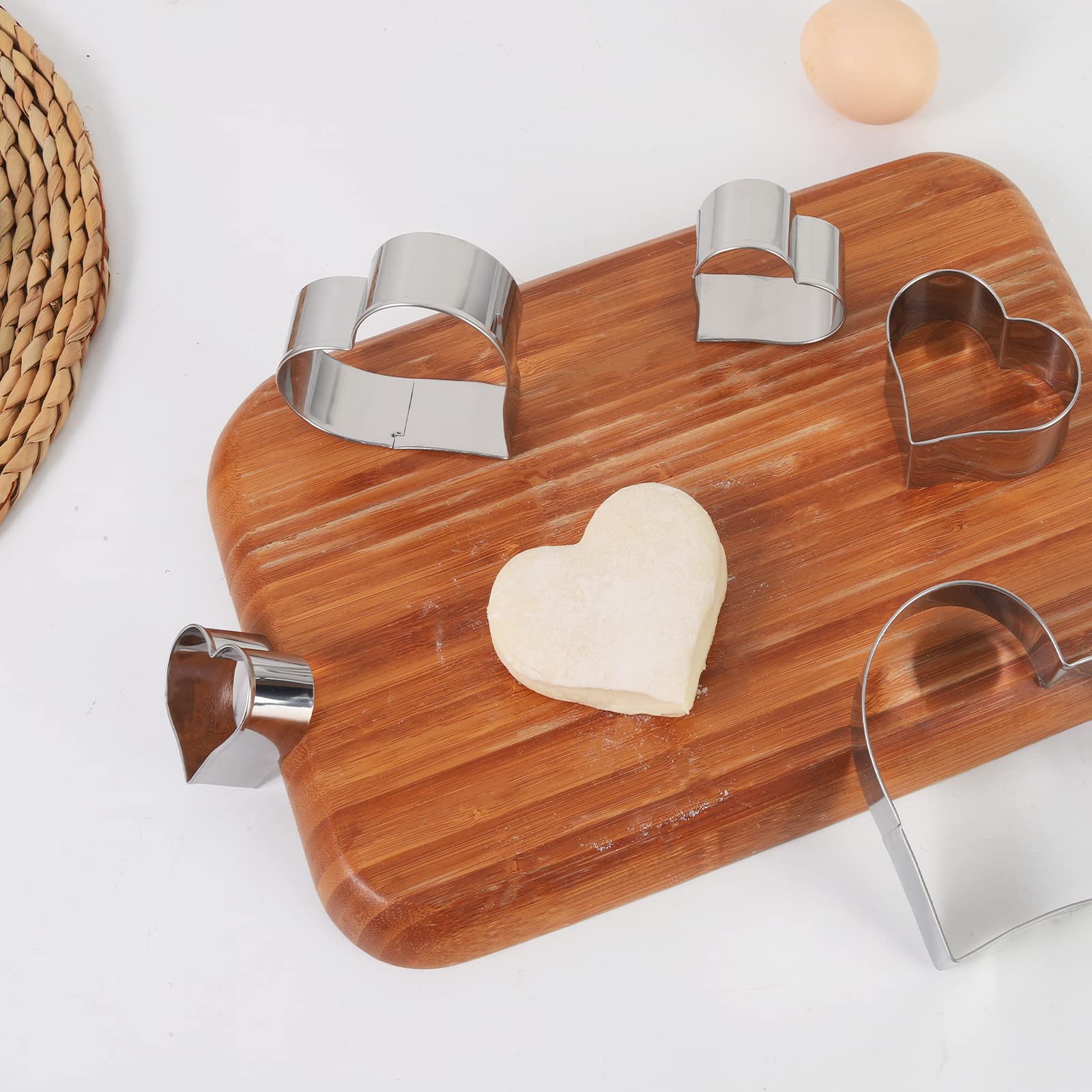 Heart Cookie Cutter Set - 6 Piece - 3 4/5'', 3 1/5'', 2 4/5'', 2 3/5'', 2 1/5'', 1 4/5'' - Heart Shaped Cookie Cutters, Stainles