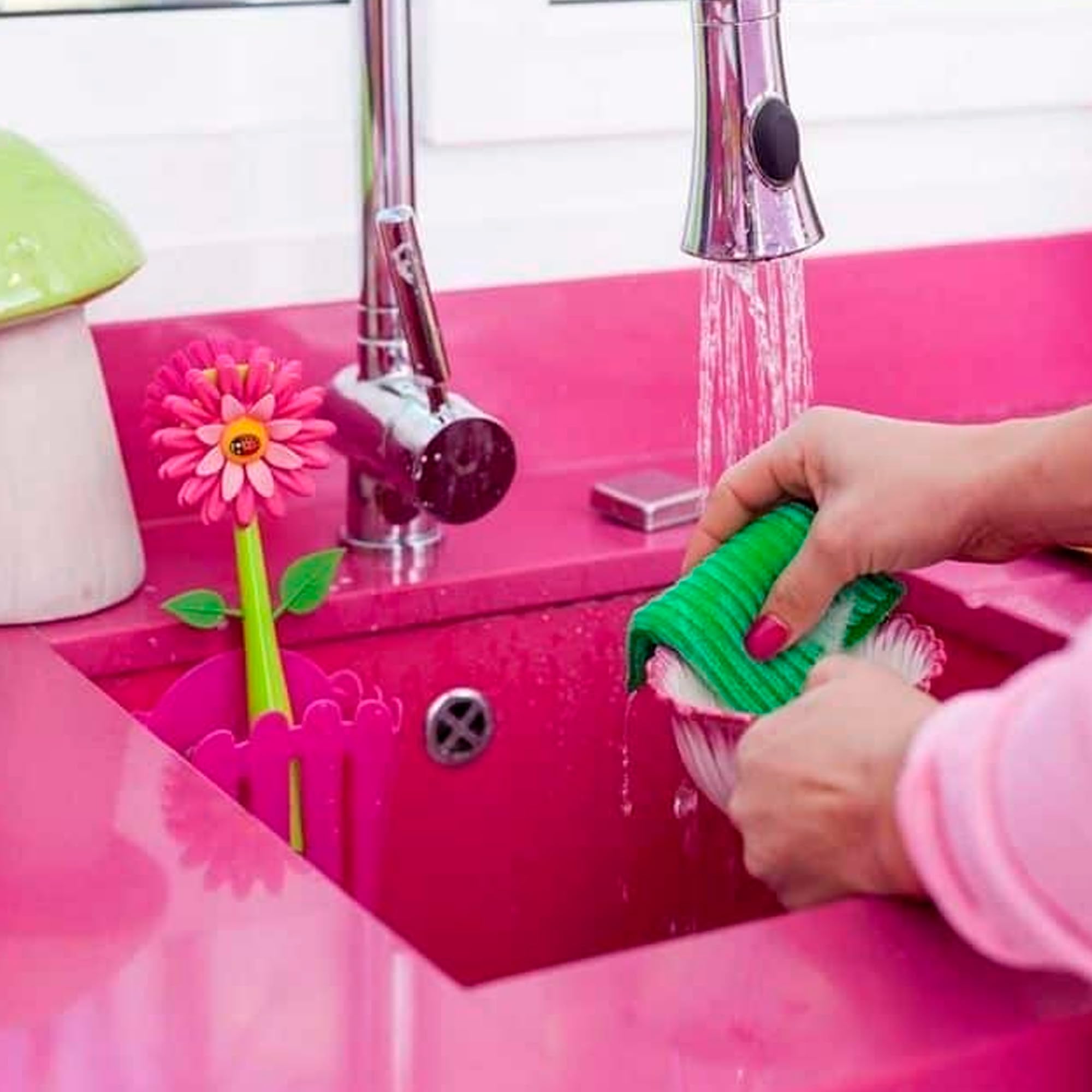 Vigar Flower Power 3-Piece Sink Caddy Set, Daisy-Shaped Dish Brush, Sponge And Fence-Shaped Holder With Suction Cup, Pink