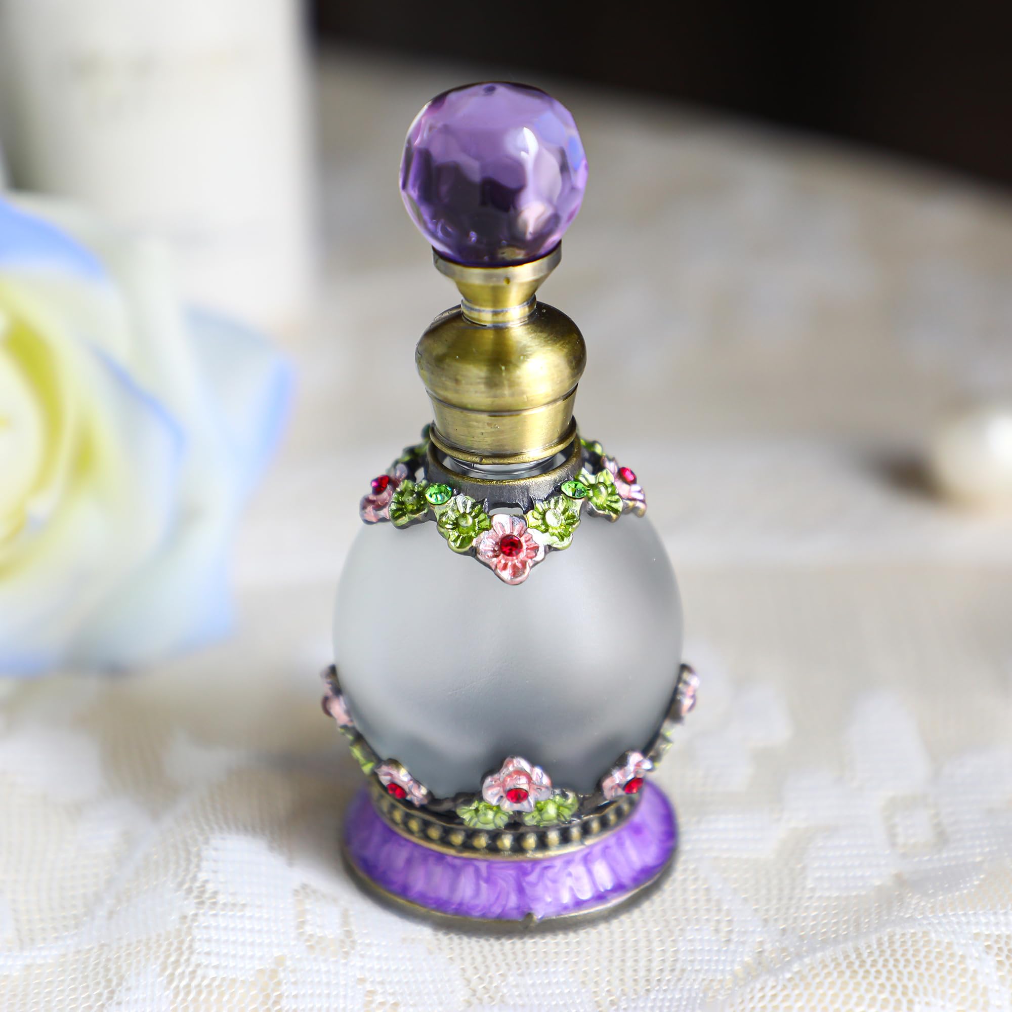 Yu Feng 15Ml Antique Crystal Glass Perfume Bottle Small Flower Embelished Fancy Retro Round Refillable Fragrance Bottle Scent Bo