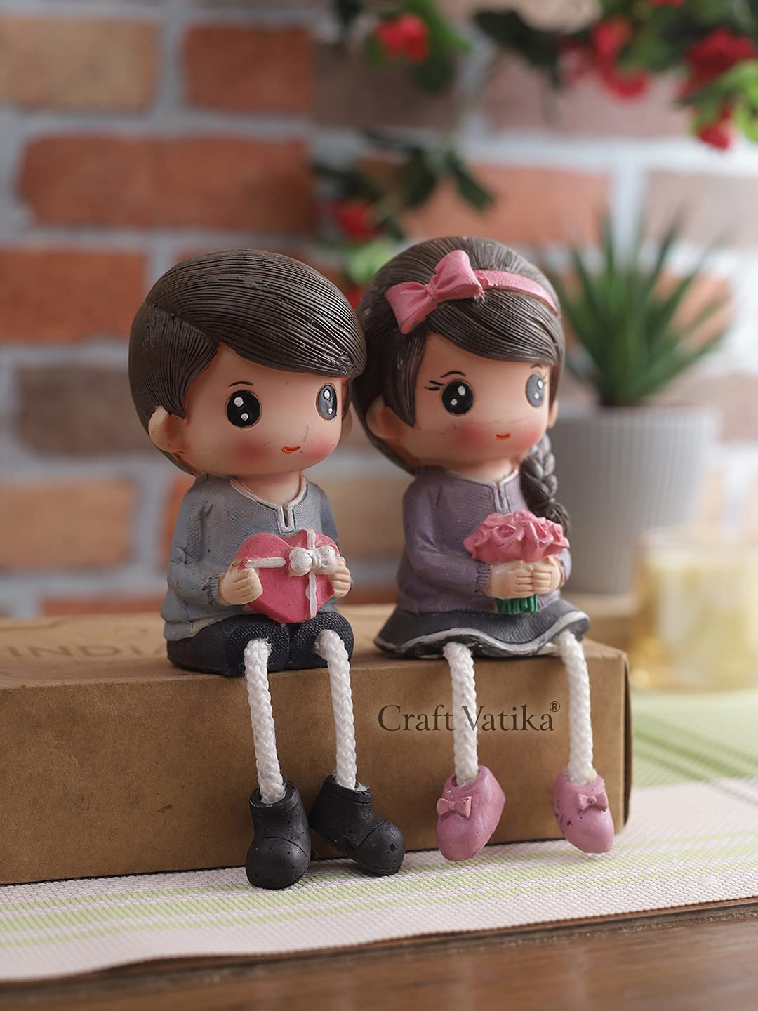 Craftvatika Romantic Love Couple Miniature Statue Showpiece For Gift Husband Wife Girlfriend Boyfriend Girls Boys Home Decor Ite
