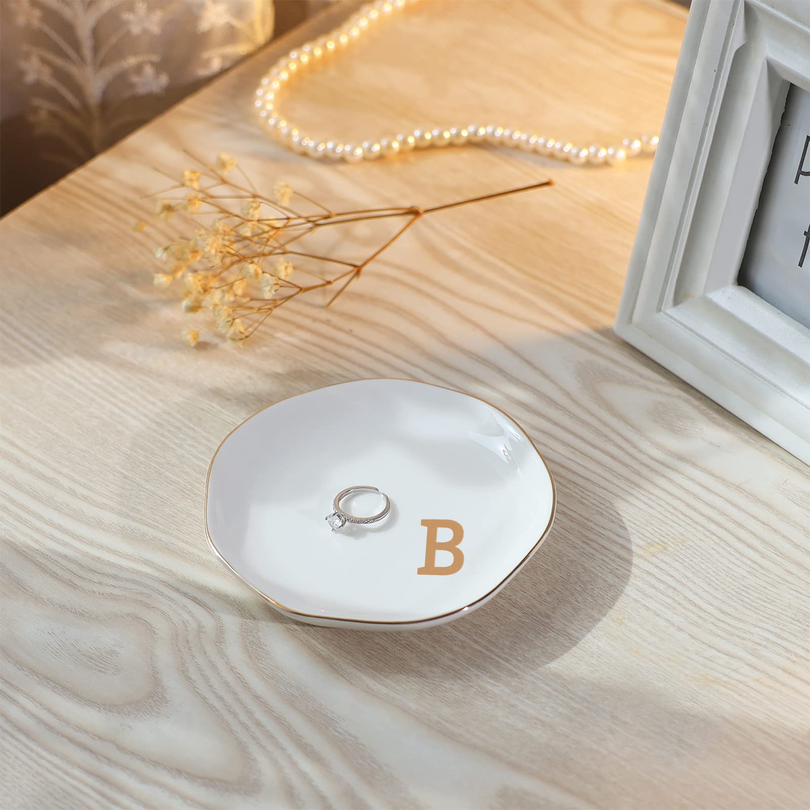 VINCOMIC Initials Ring Dish Jewery Tray with Personalized B-Monogrammed Gifts Wedding Engagement for Women Friends sister,Cerami