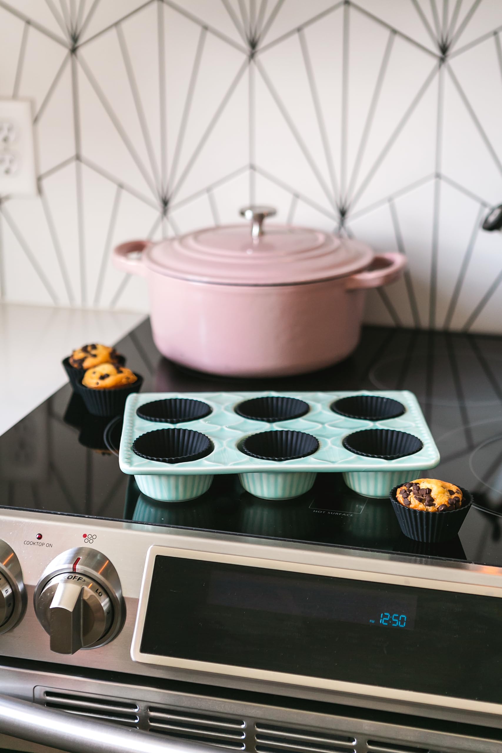 The Silicone Kitchen Reusable Silicone Baking Cups, Non-Toxic, Bpa Free, Dishwasher Safe, Regular, Matte Black, 12 Pack