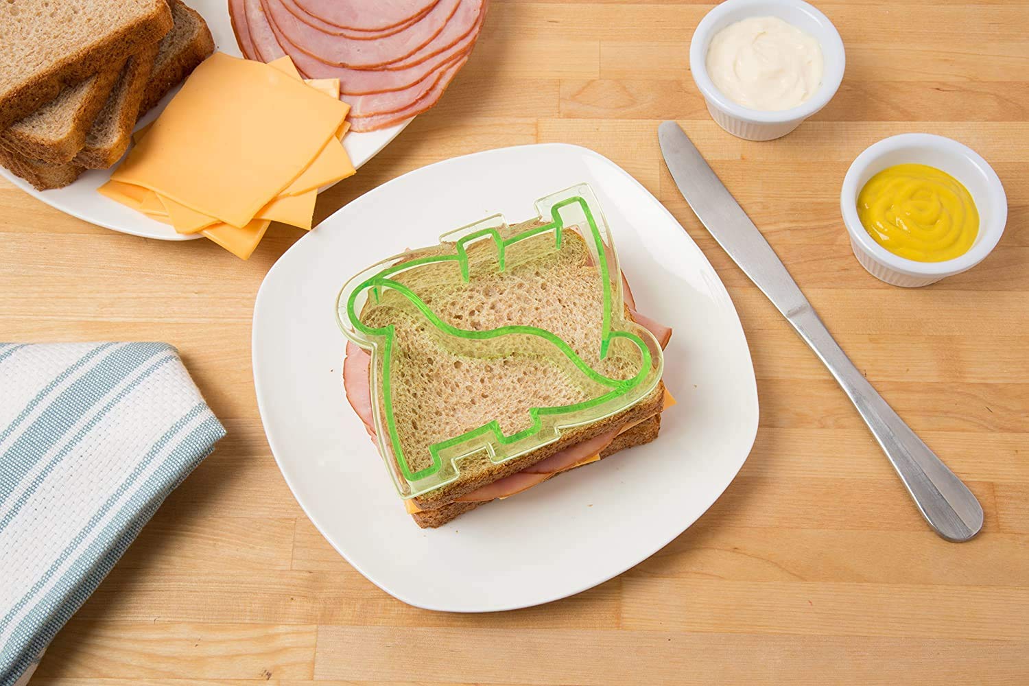 Sandwich Cutters For Kids, 4 Pk - Cute Bread Crust & Cookie Cutters With Butterfly, Star, Dinosaur & Elephant - Great For School