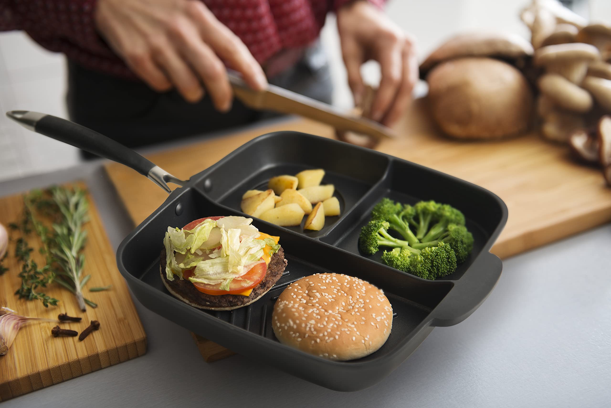 Masterpan Non-Stick 3 Section Meal Skillet, 11'', Black