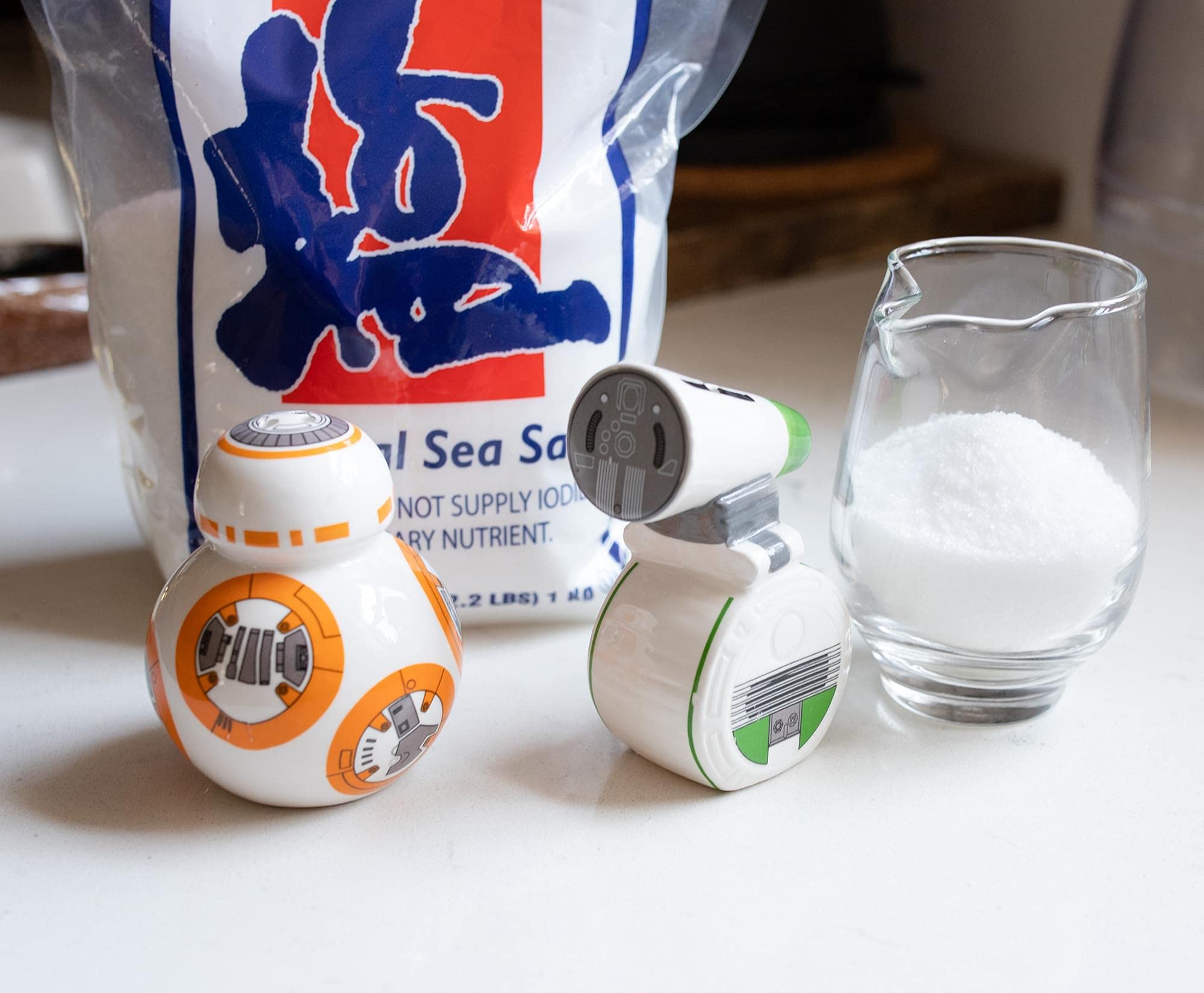 Star Wars Episode 9: Rise Of Skywalker Salt And Pepper Shakers - Ceramic