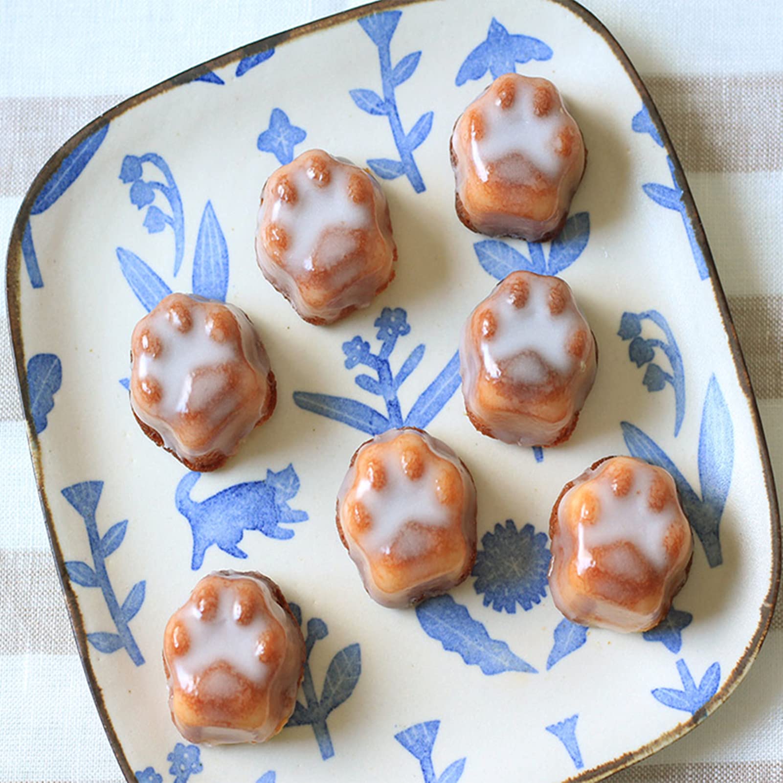Elesinsoz 12 Cup Mini Dog Cat Paw Print Shaped Madeleine Baking Pan Nonstick Frozen Puppy Treat Cookie Biscuit Cupcake Muffin Ca