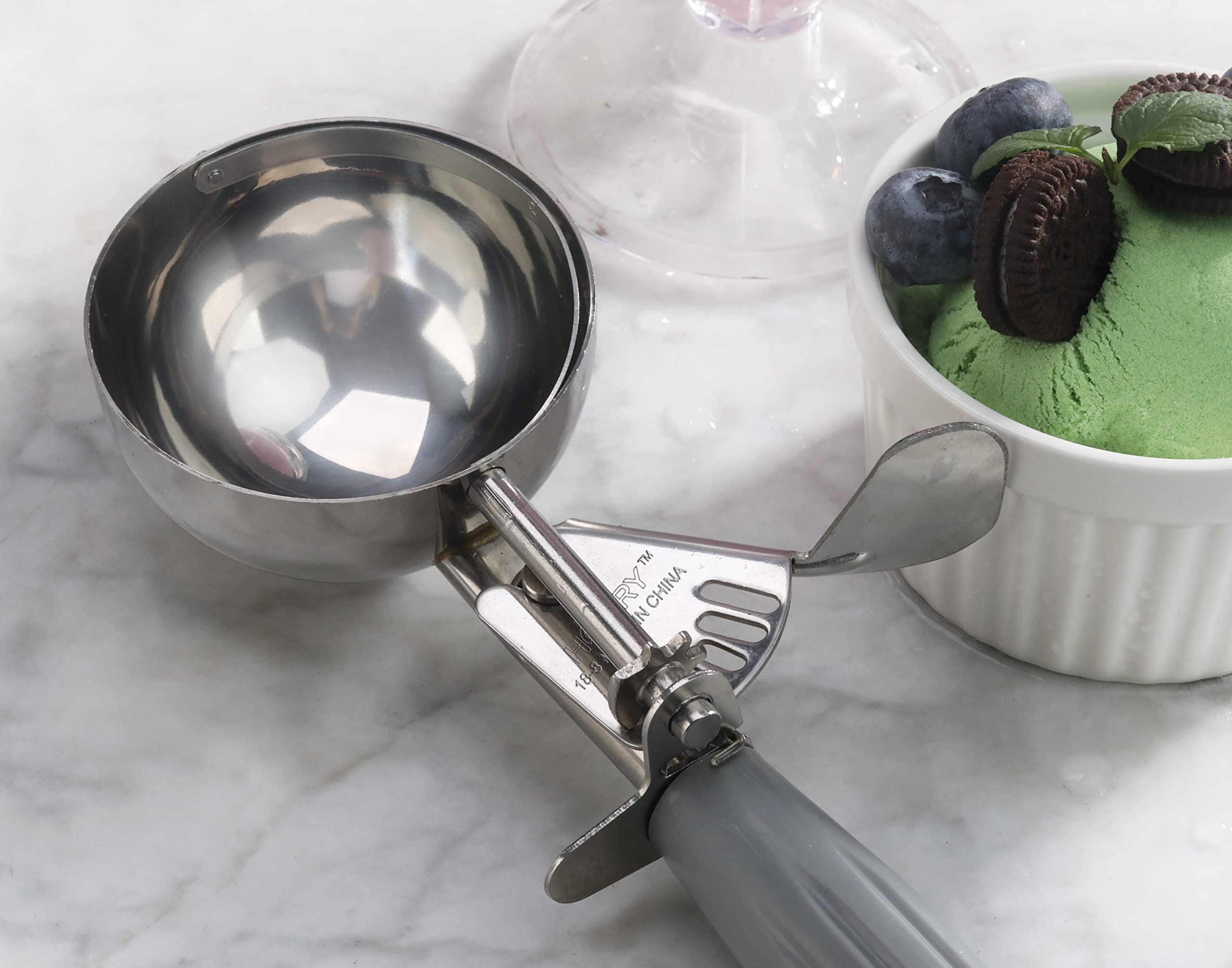 New Star Foodservice 34769 Commercial-Grade Thumb Press Food Disher/Ice Cream Scoop, 18/8 Stainless Steel, 4 Oz, Size 8, Grey