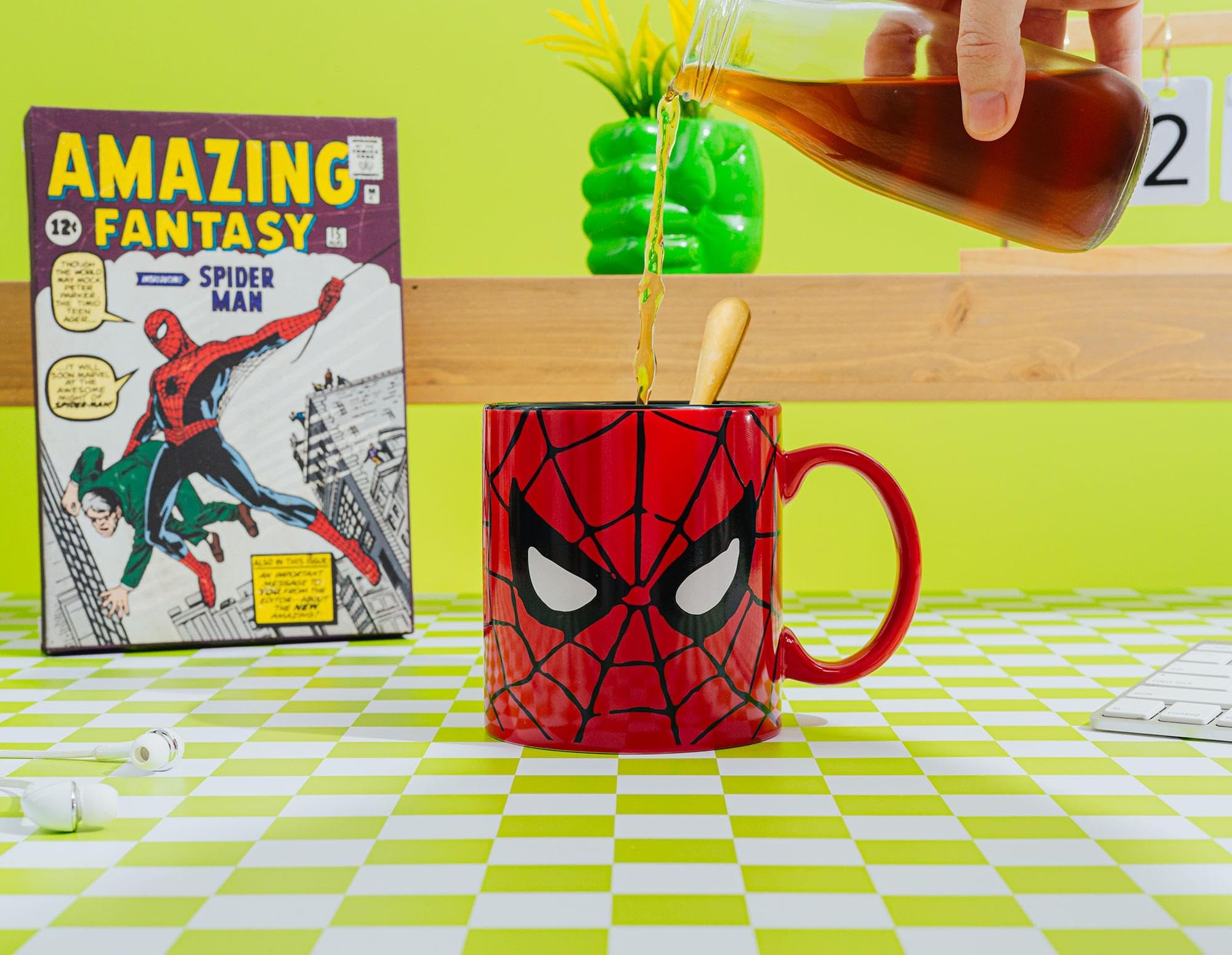 Silver Buffalo Marvel Spider-Man Face Jumbo Ceramic Coffee Mug, 20-Ounces, Red(Pack Of 1)