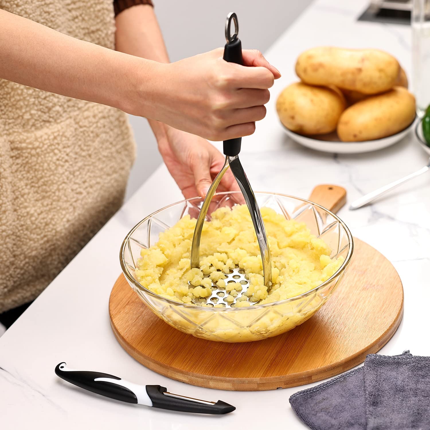 Joyoldelf Heavy Duty Stainless Steel Potato Masher With Potato Peelers, Masher Kitchen Tool & Food Masher/Potato Smasher With Si