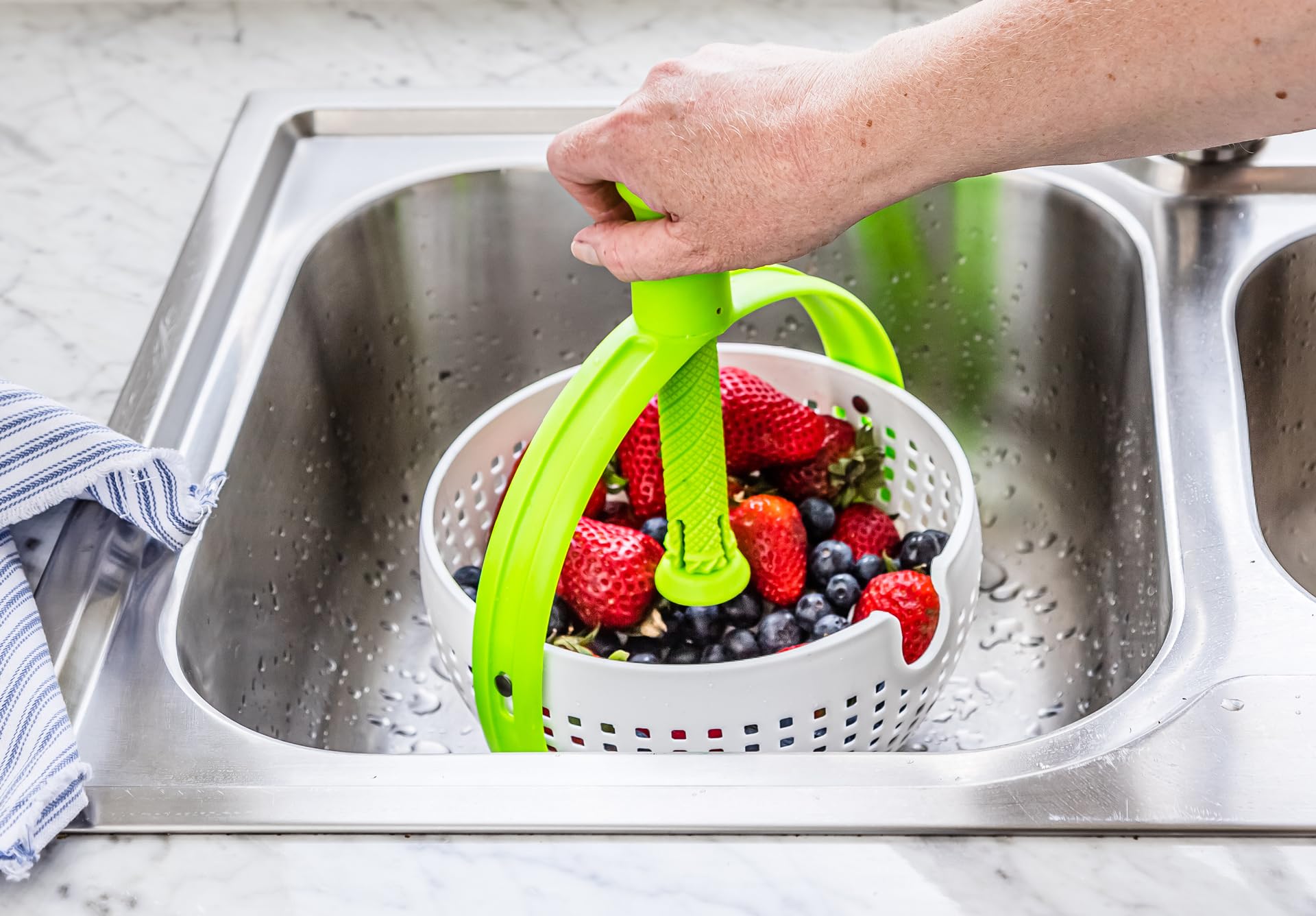 Dreamfarm Spina Original 2-In-1 Easy-To-Use Salad Spinner & Colander Strainer Collapsible Handle Folds To Save Space Easy-Storag