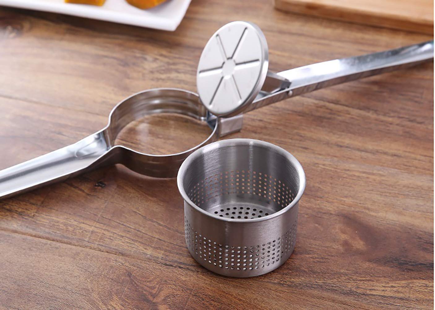 Potato Masher Stainless Steel Masher Fruit Vegetable Press Juicer Crusher Squeezer Food Press With Ergonomic Comfort Grip