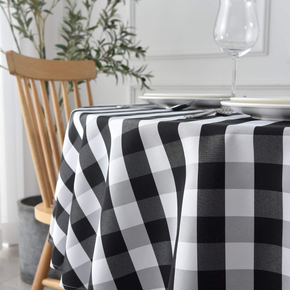 maxmill Round Checkered Tablecloth Spillproof Wrinkle Free Heavy Weight Gingham Table Cloth for Circular Table Cover Buffalo Plaid for Buffet Banquet Parties Holiday Dinner 70 Inch Black and White