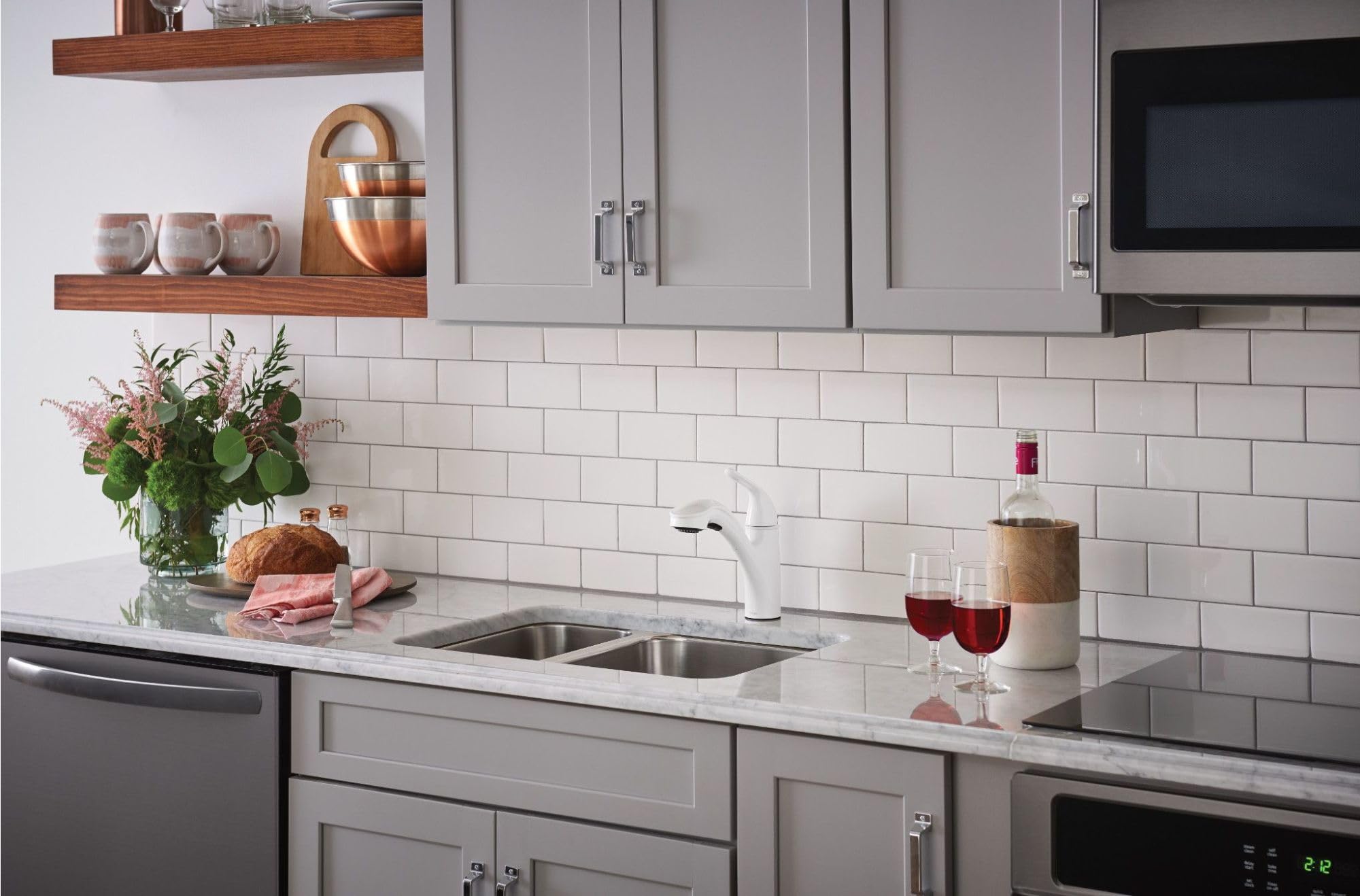 Moen Brecklyn Glacier White One-Handle Single-Hole Kitchen Faucet With Pull-Out Sprayer And Power Clean, Optional Deckplate Incl